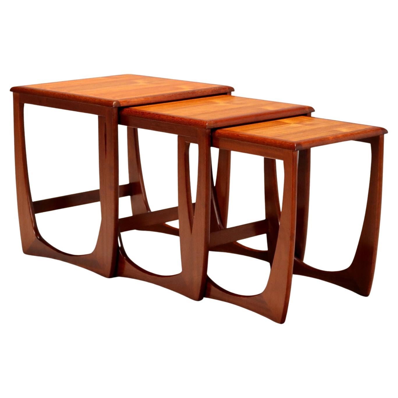 Tris di Tavolini a Nido Anni '60 in Teak For Sale