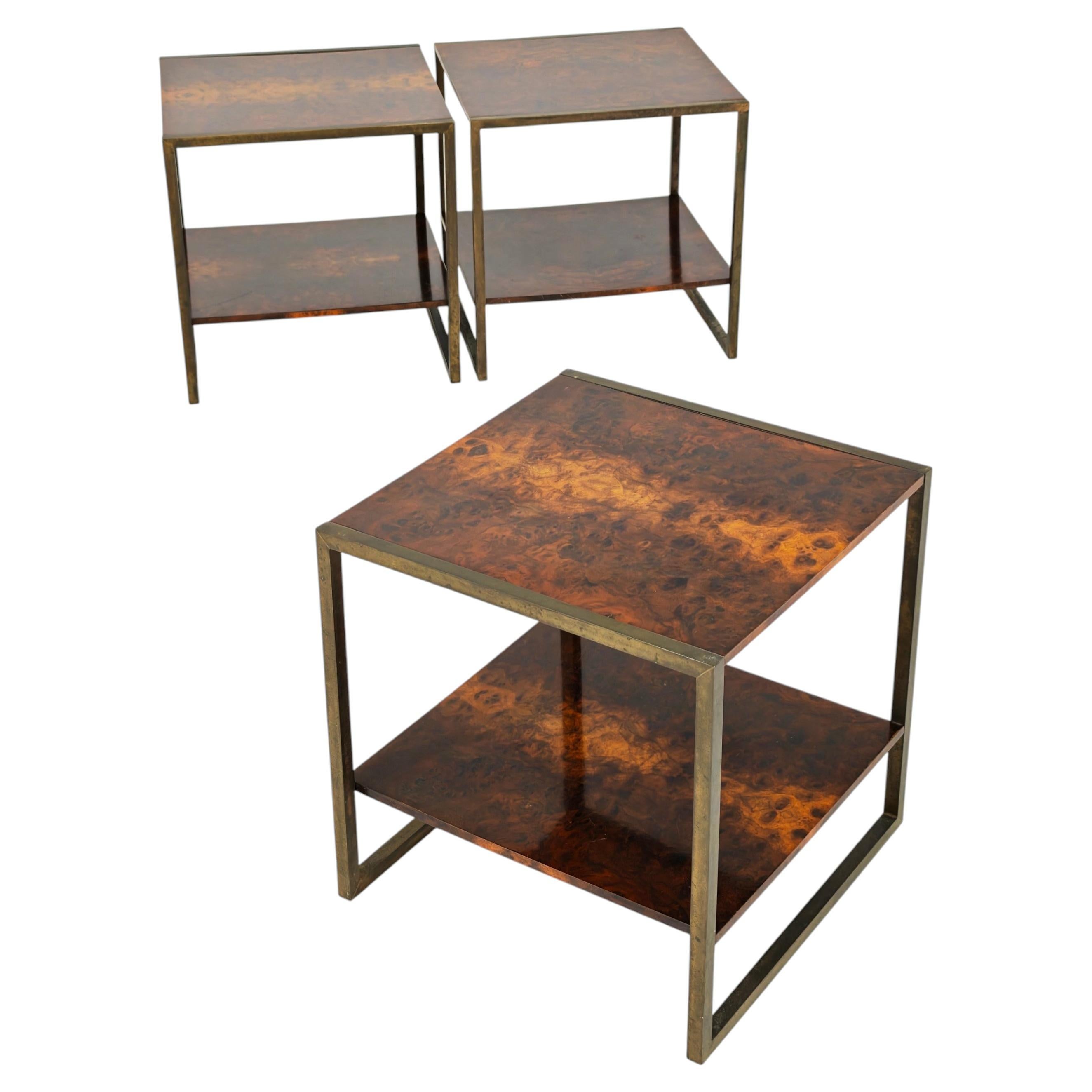 Conjunto de tres mesitas bajas de latón y madera. Fabricadas en Italia en los años 70, estilo Mid-Century Modern