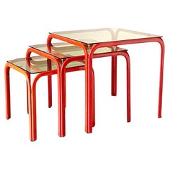 Ensemble de trois tables basses empilables en fer et verre fumé, Italie, années 1970