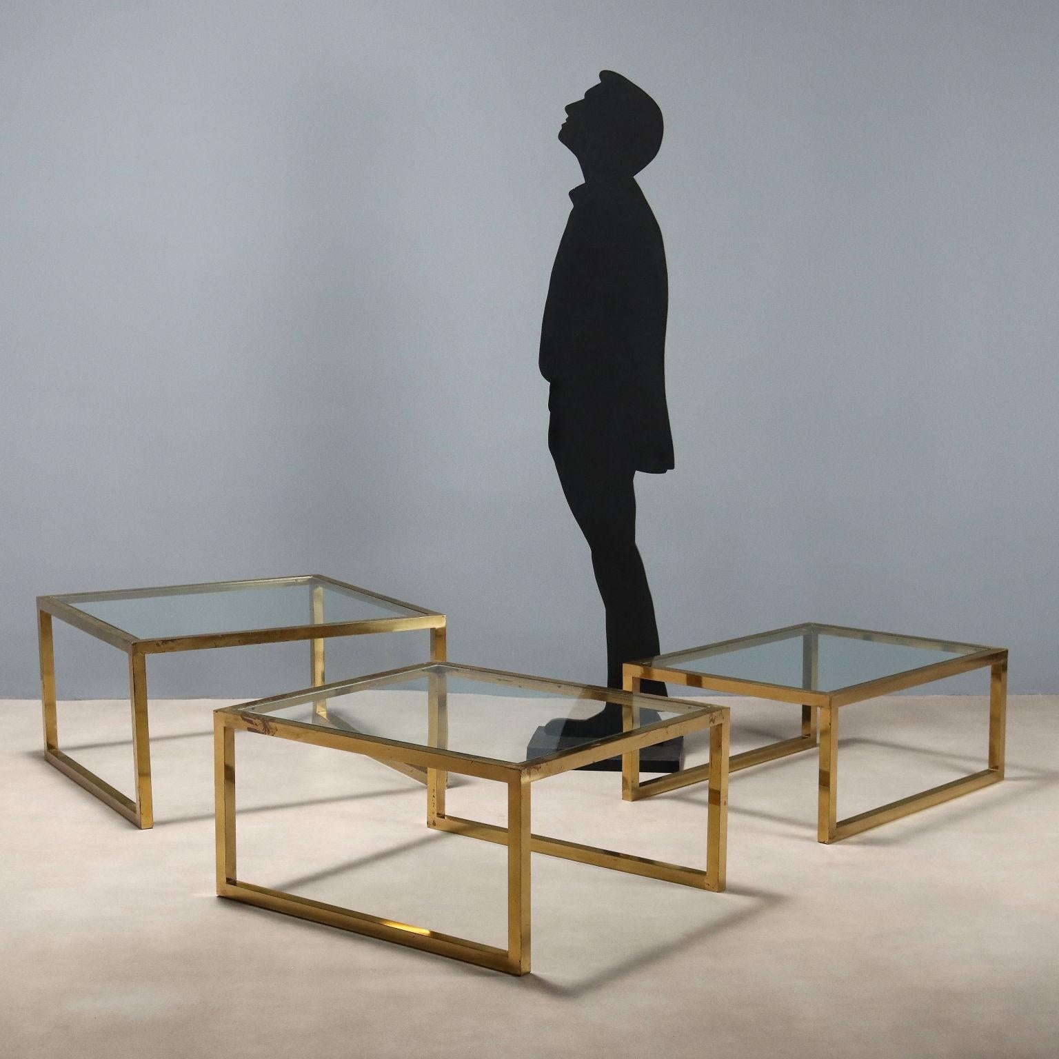 Mid-Century Modern Trois tables basses des années 60 et 70 en verre et laiton en vente