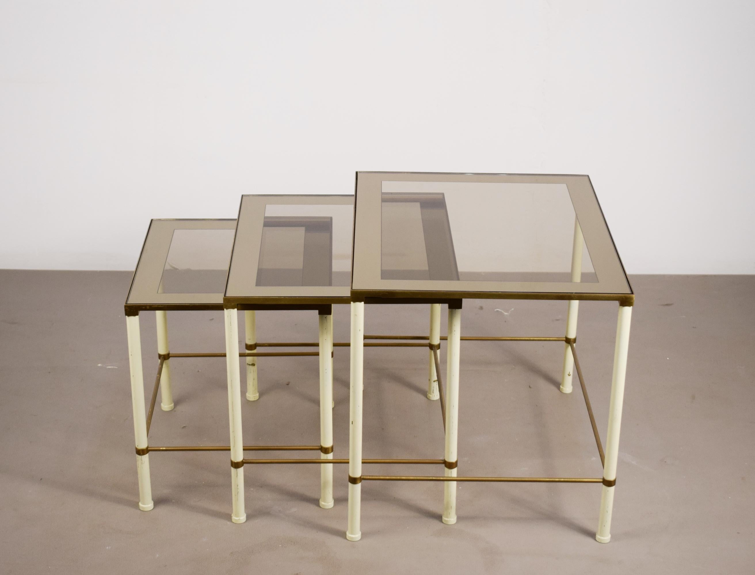 Mid-Century Modern Tris tavolini impilabili, Italia, anni '60. For Sale