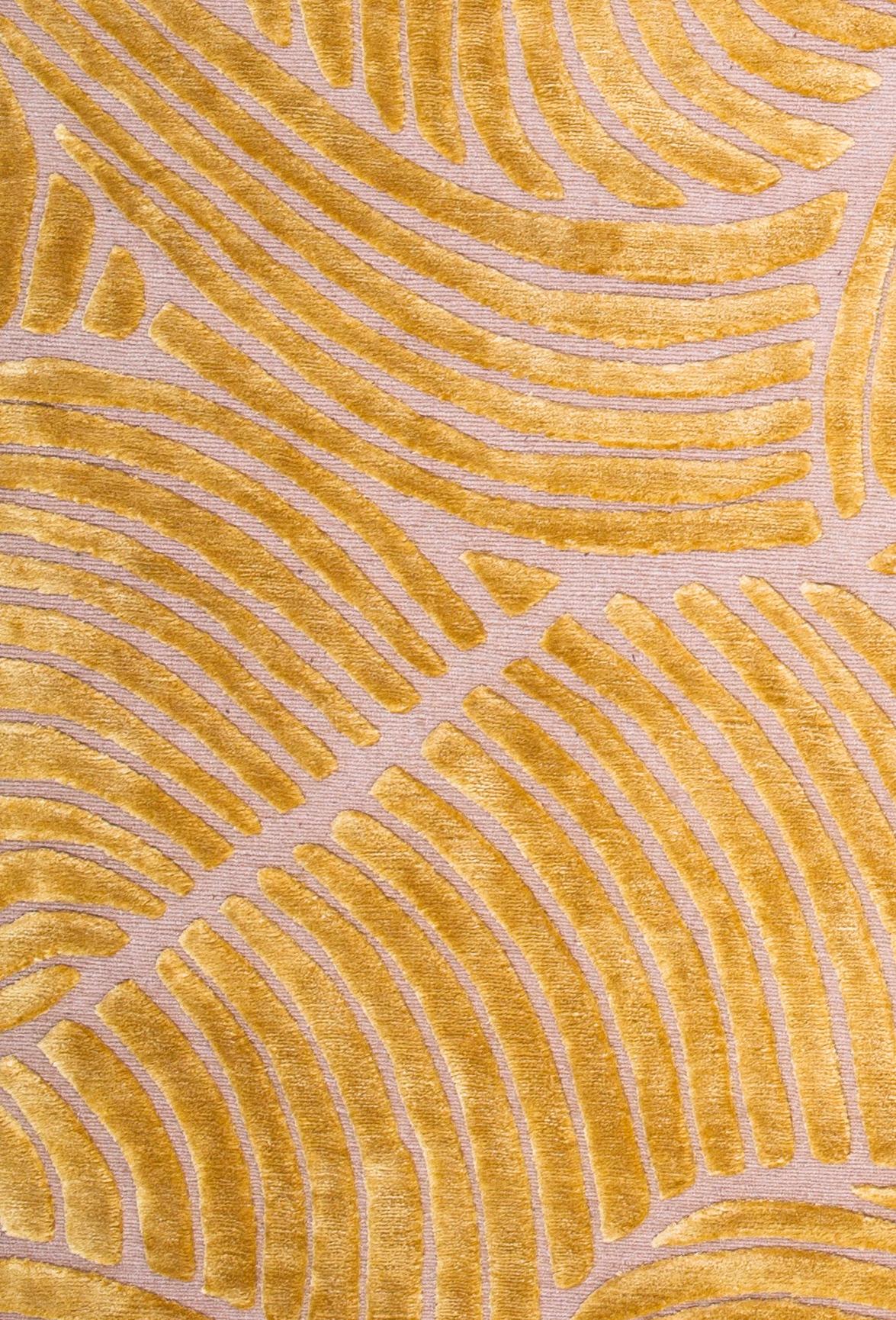 XXIe siècle et contemporain TRISKELE ~ Mode de sol noué à la main par le designer irlandais JEFF AIRD ~ Soie véritable en vente