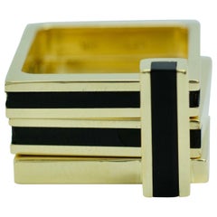 Trisko 3, Ring Set in 18 Karat Yellow Gold with Inlay Onyx Ring