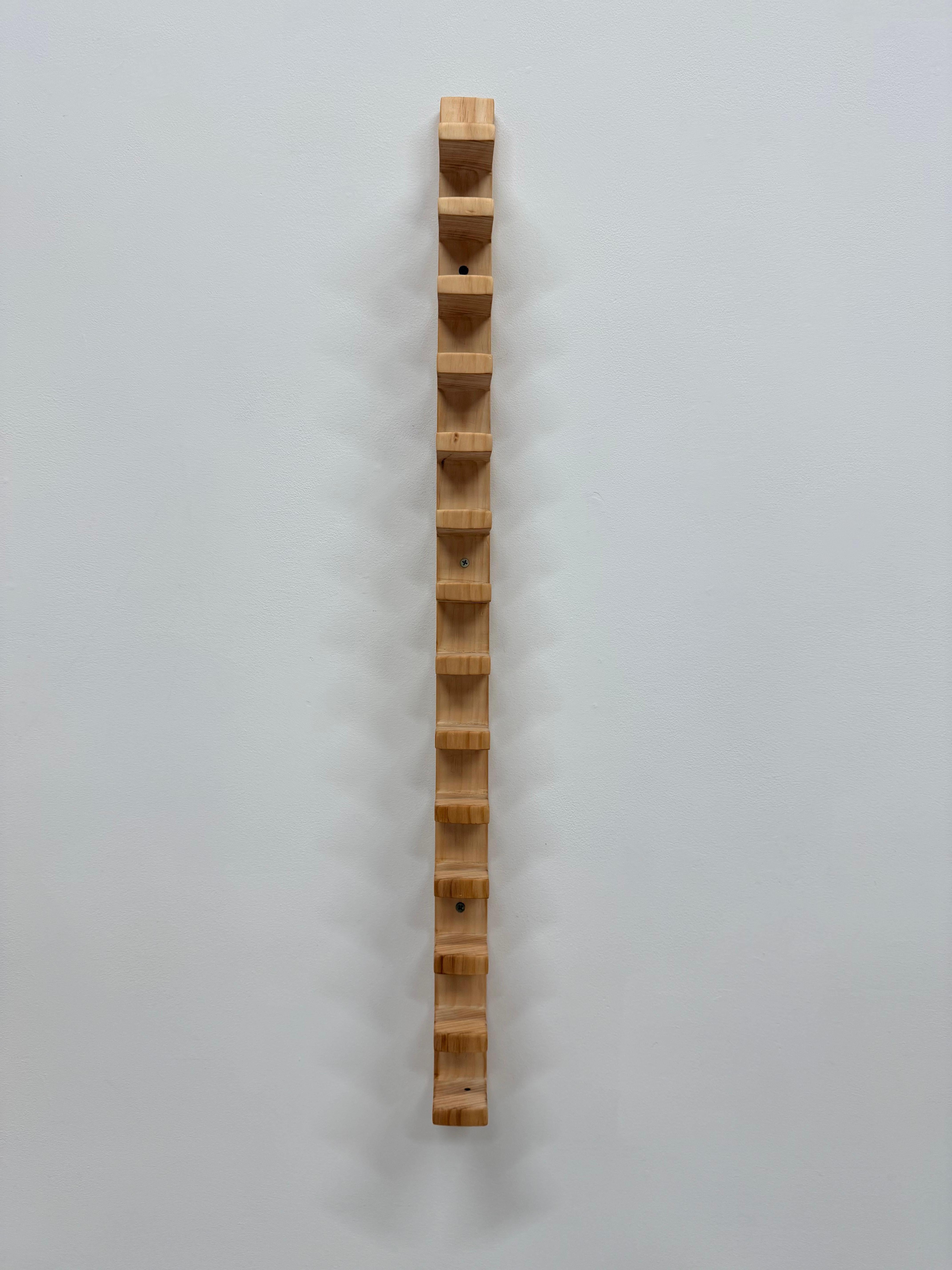 Smokestack Eight - Scultura da parete in porcellana con cubi in legno di pino, 2025 in vendita 8