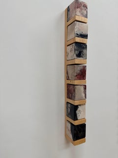 Smokestack Nine - Cubos de porcelana Estante de madera de pino Escultura de pared, 2025