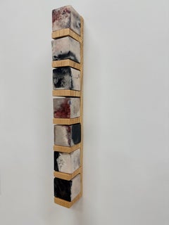 Smokestack Nine - Cubos de porcelana Estante de madera de pino Escultura de pared, 2025