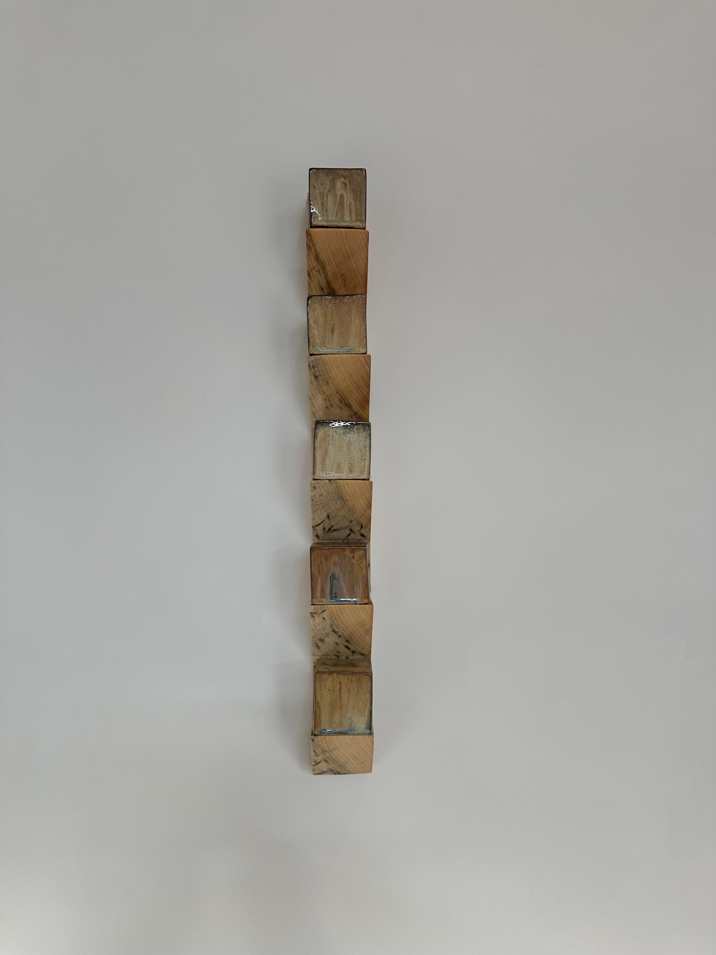 Sodastack One - Sculpture murale avec étagère en bois de pin et cubes en céramique cuits à la soude, 2025 en vente 9