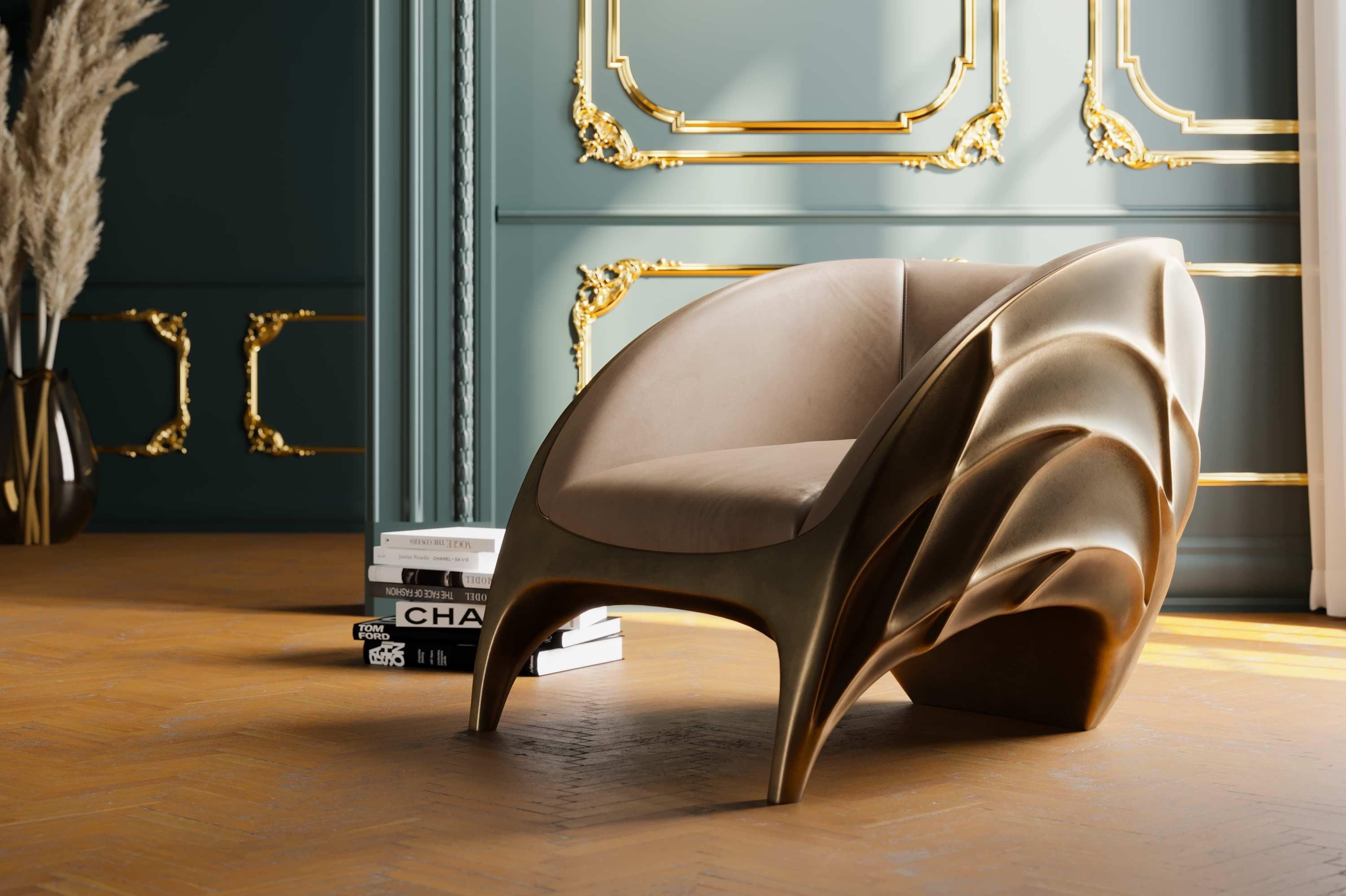 Triton is a unique armchair that combines bold finishes, with an amazing sculptural shape. Its structure is made of resin reinforced with fiberglass finished in aged pale gold color and upholstered seat in Pacific leather ref. 