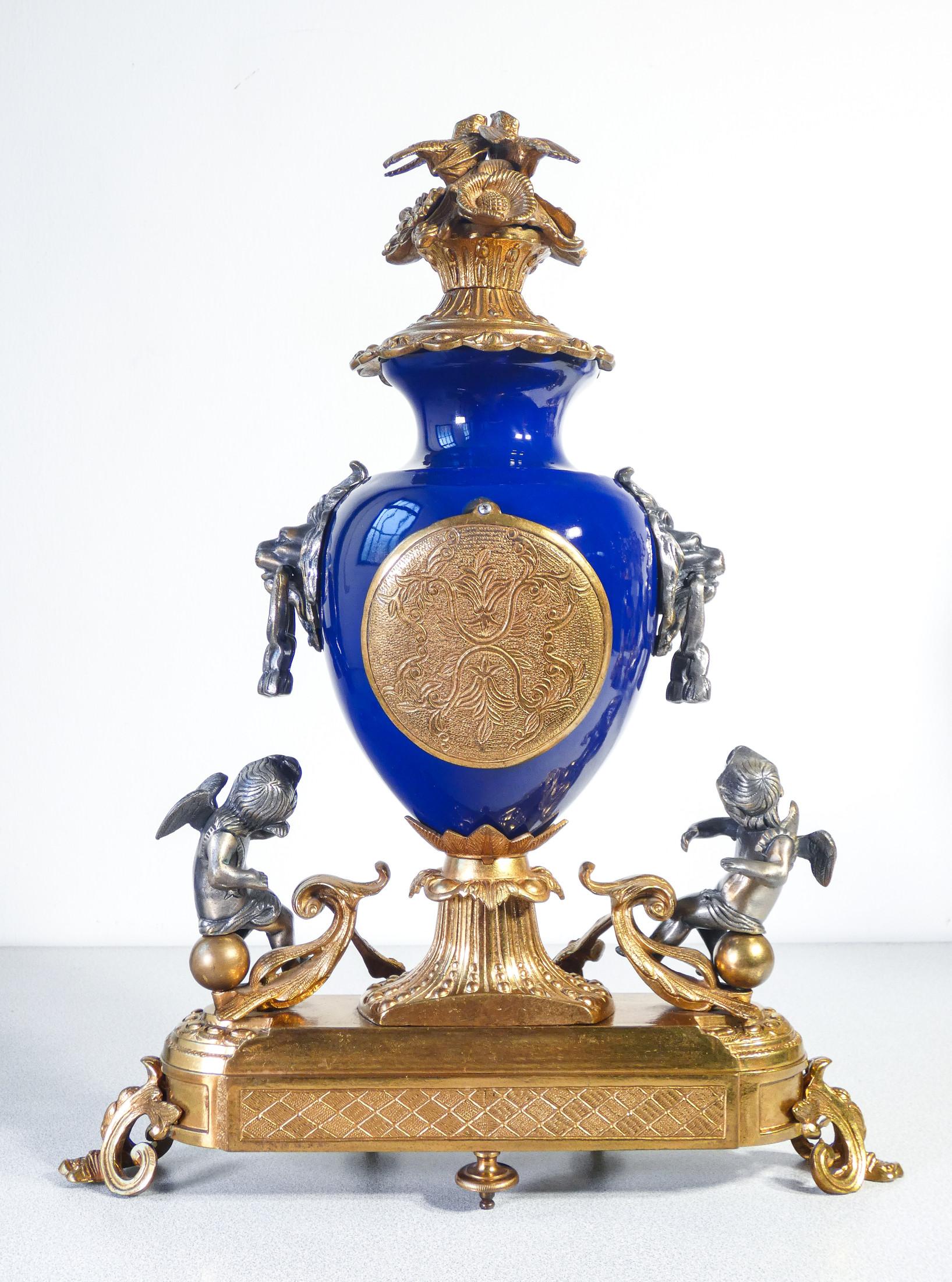 Imperial fireplace triptych in Louis XV style made of metal and ceramics For Sale 3