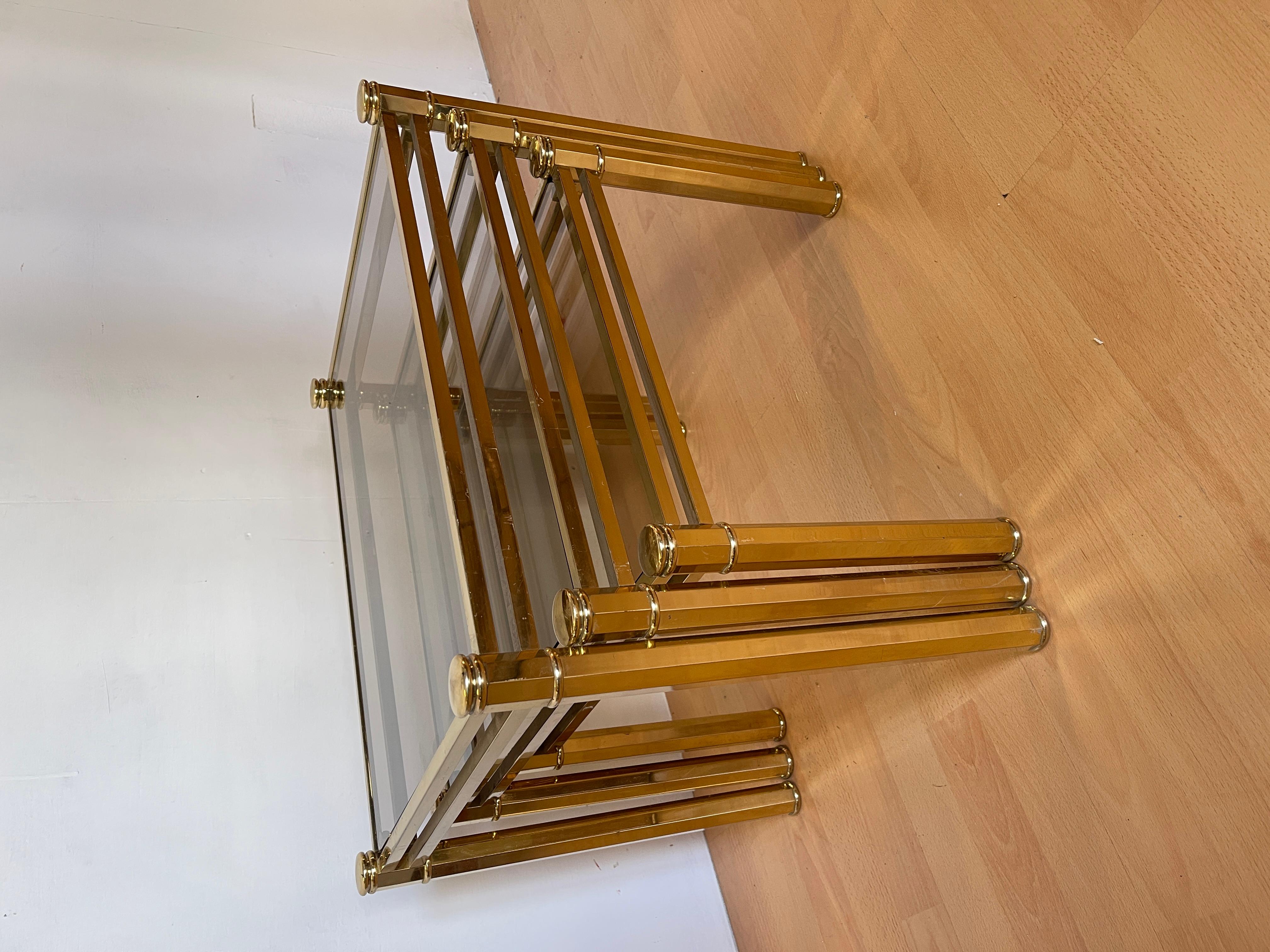 Trittico di tavolini in ottone e vetro design tommaso barbi anni '70 in vendita 4