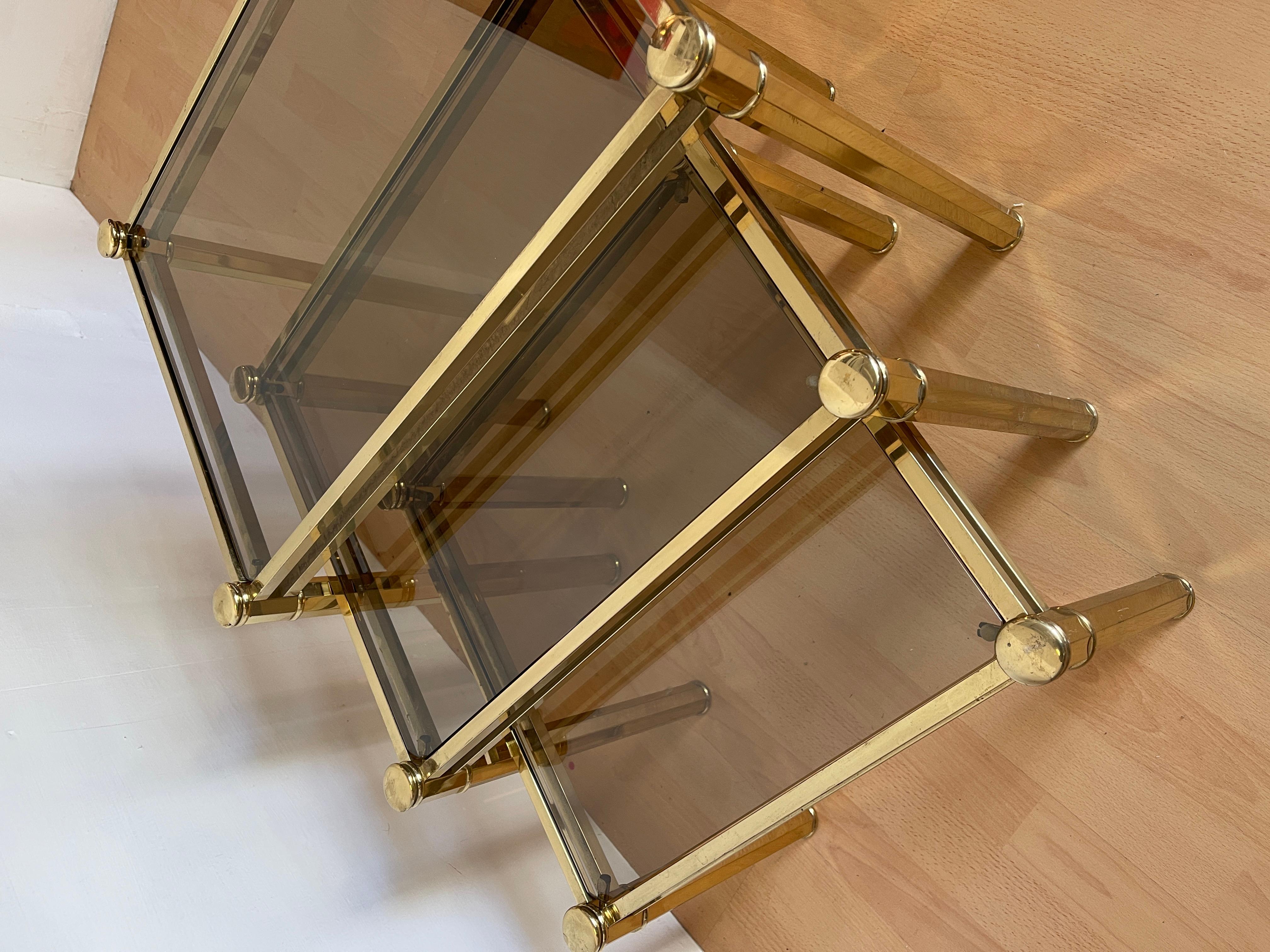 Altro Trittico di tavolini in ottone e vetro design tommaso barbi anni '70 in vendita