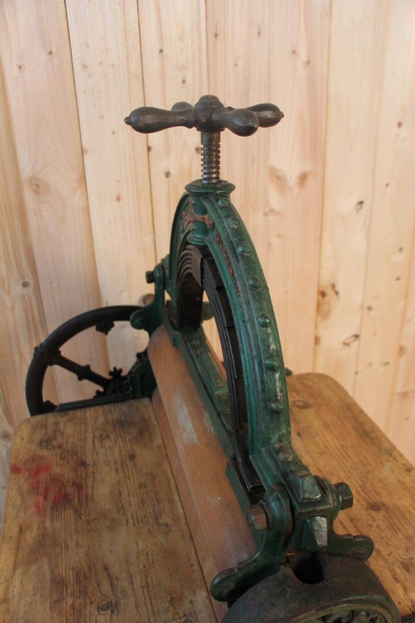 French Triumph and Mangel Cast Iron Sheet Press Early Twentieth  For Sale