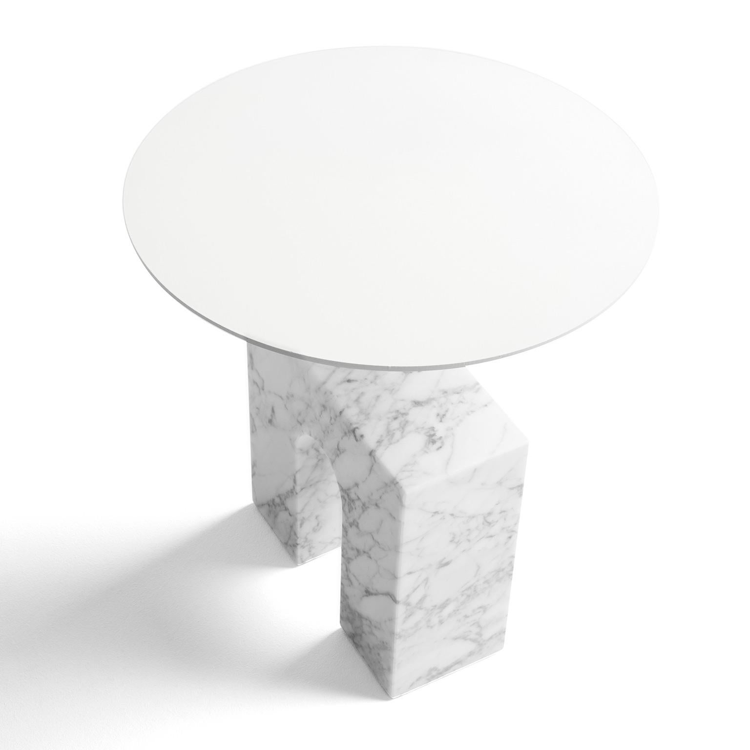 “Triumph Side Table” White Carrara Marble Minimalist Side Table by Aparentment In New Condition For Sale In Terrassa, Catalonia