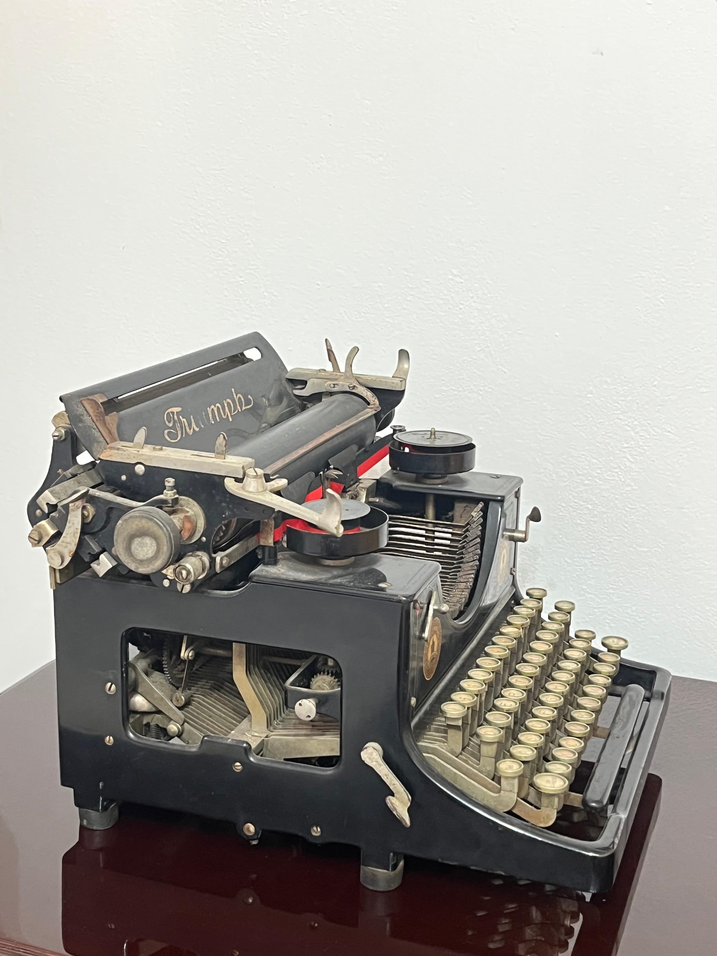 Triumph Typewriter, Germany, 1930 In Good Condition For Sale In Palermo, IT