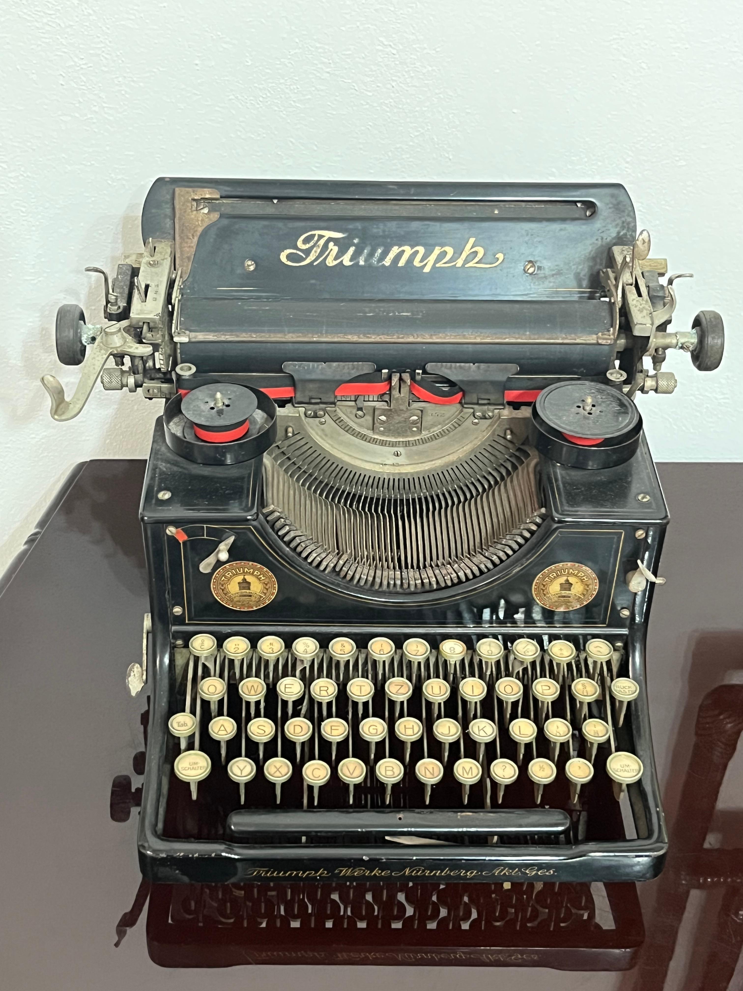 Typeur à écrire Triumph, Allemagne, 1930 Bon état - En vente à Palermo, IT