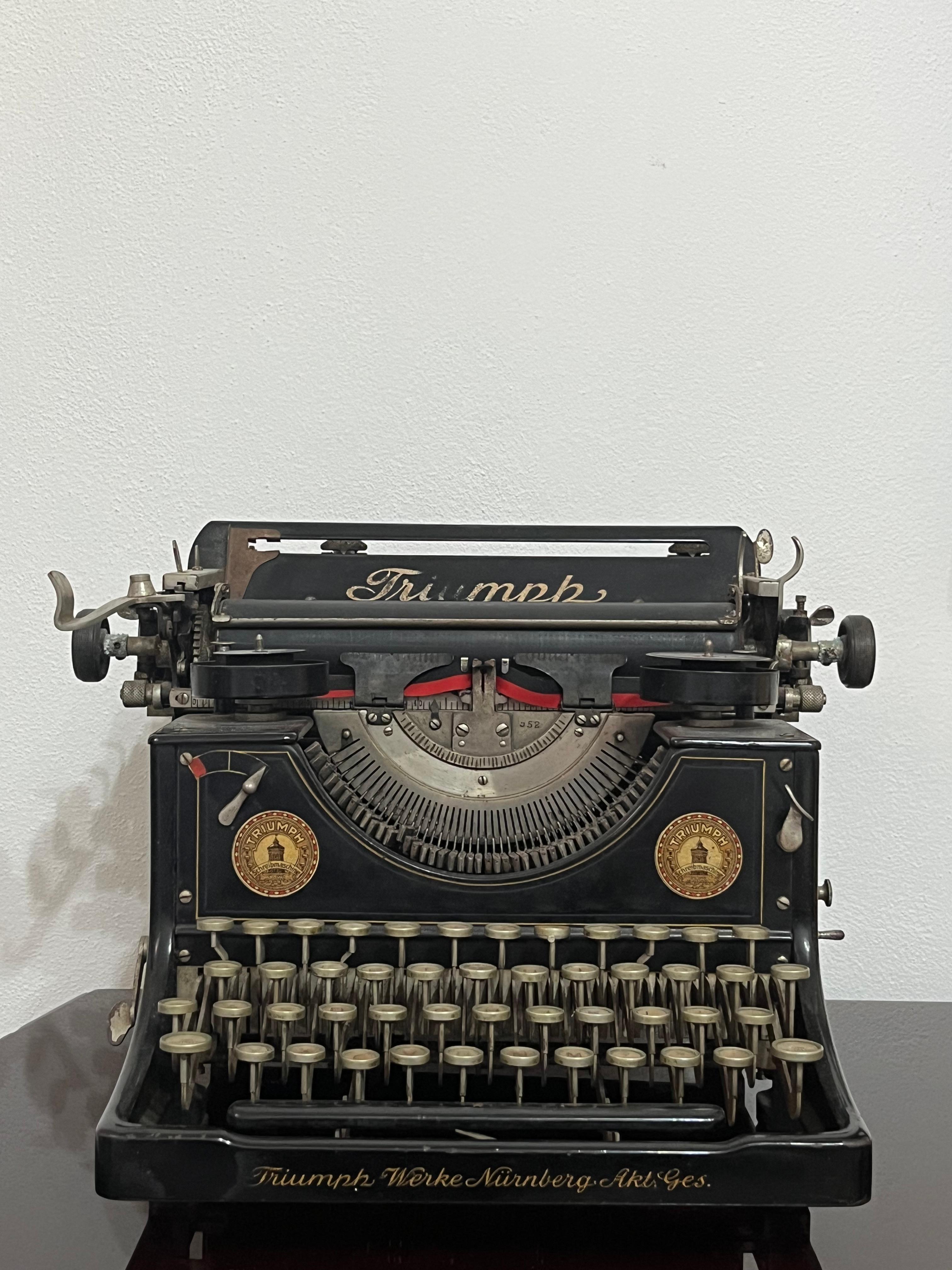 Triumph-Typusschreiber, Deutschland, 1930 (Metall) im Angebot