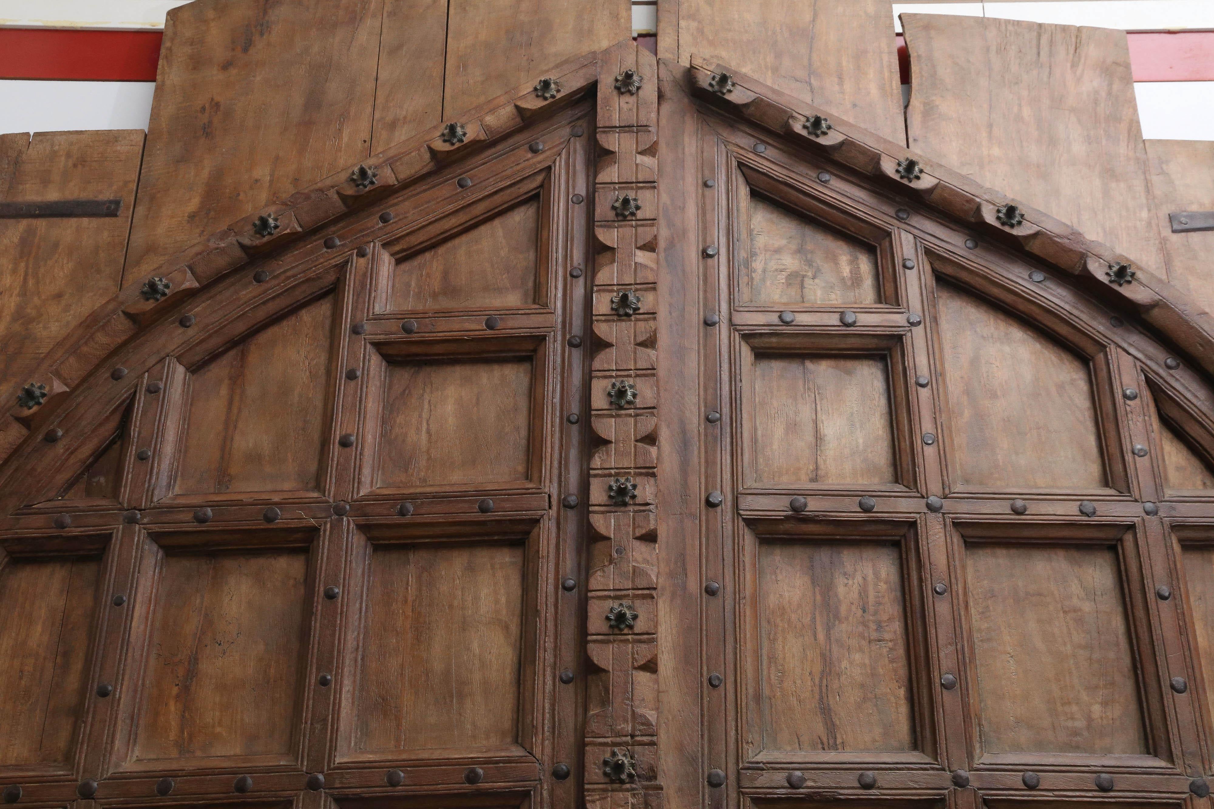 Triumphal Solid Teak Wood Door from a Fortified Castle in North West India For Sale 1