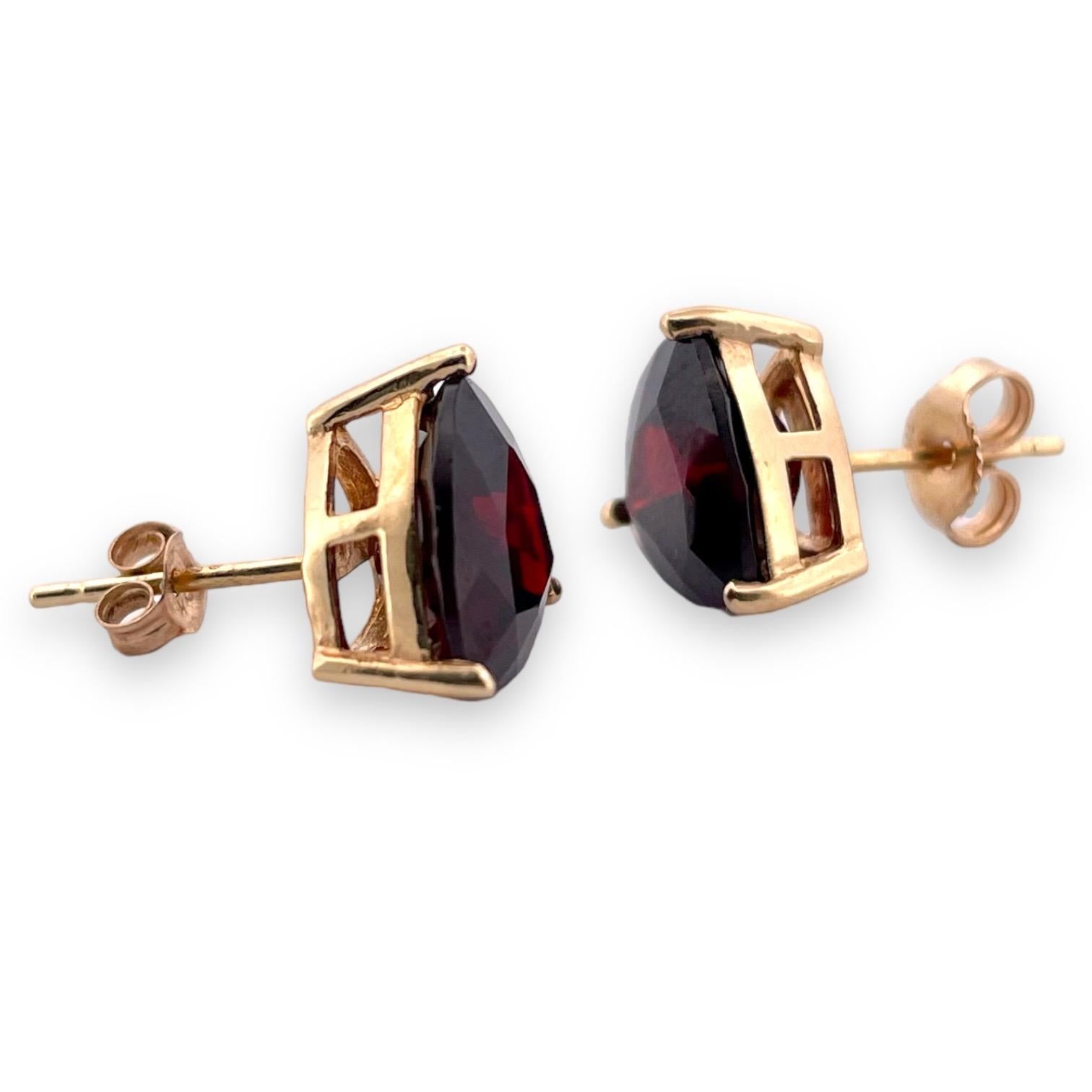 Exude confidence and grace with our Triumphant Trillion-Cut Garnet Stud Earrings, flawlessly set in the rich luster of 14K yellow gold. These studs celebrate the allure of the garnet, a gemstone revered for its deep red wine hues and connection to