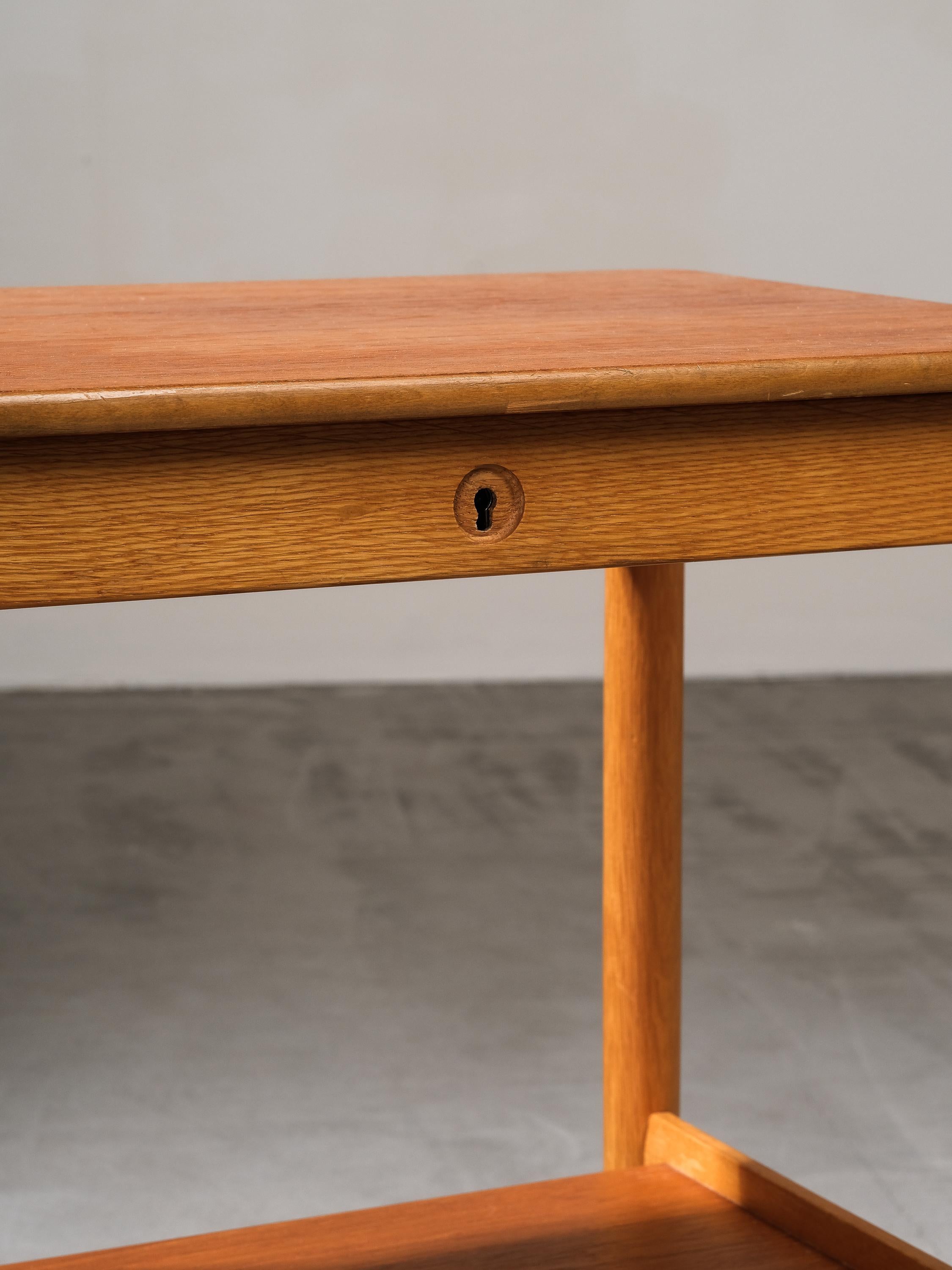 Suédois Tables de chevet en teck et chêne 