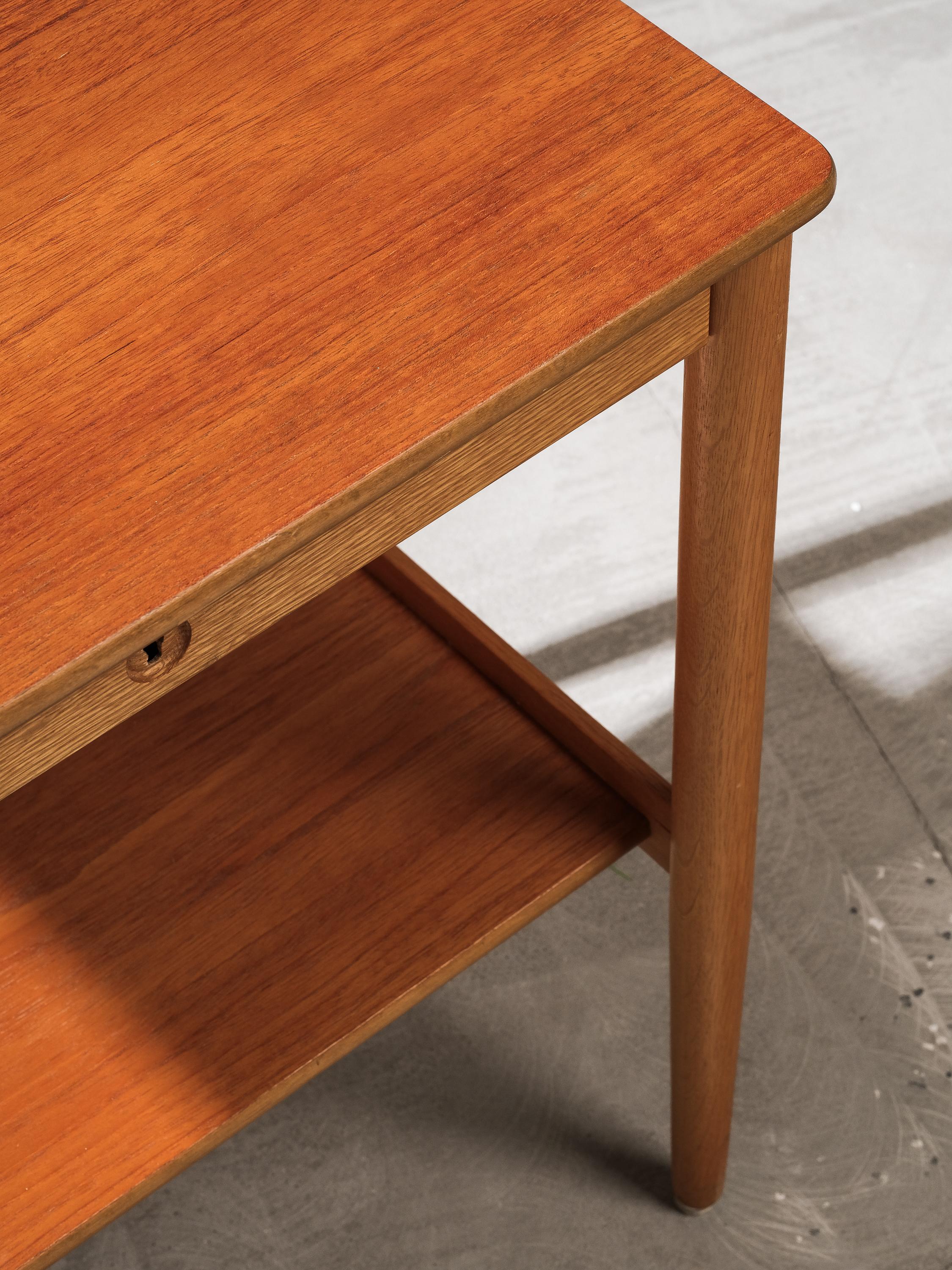 Tables de chevet en teck et chêne 