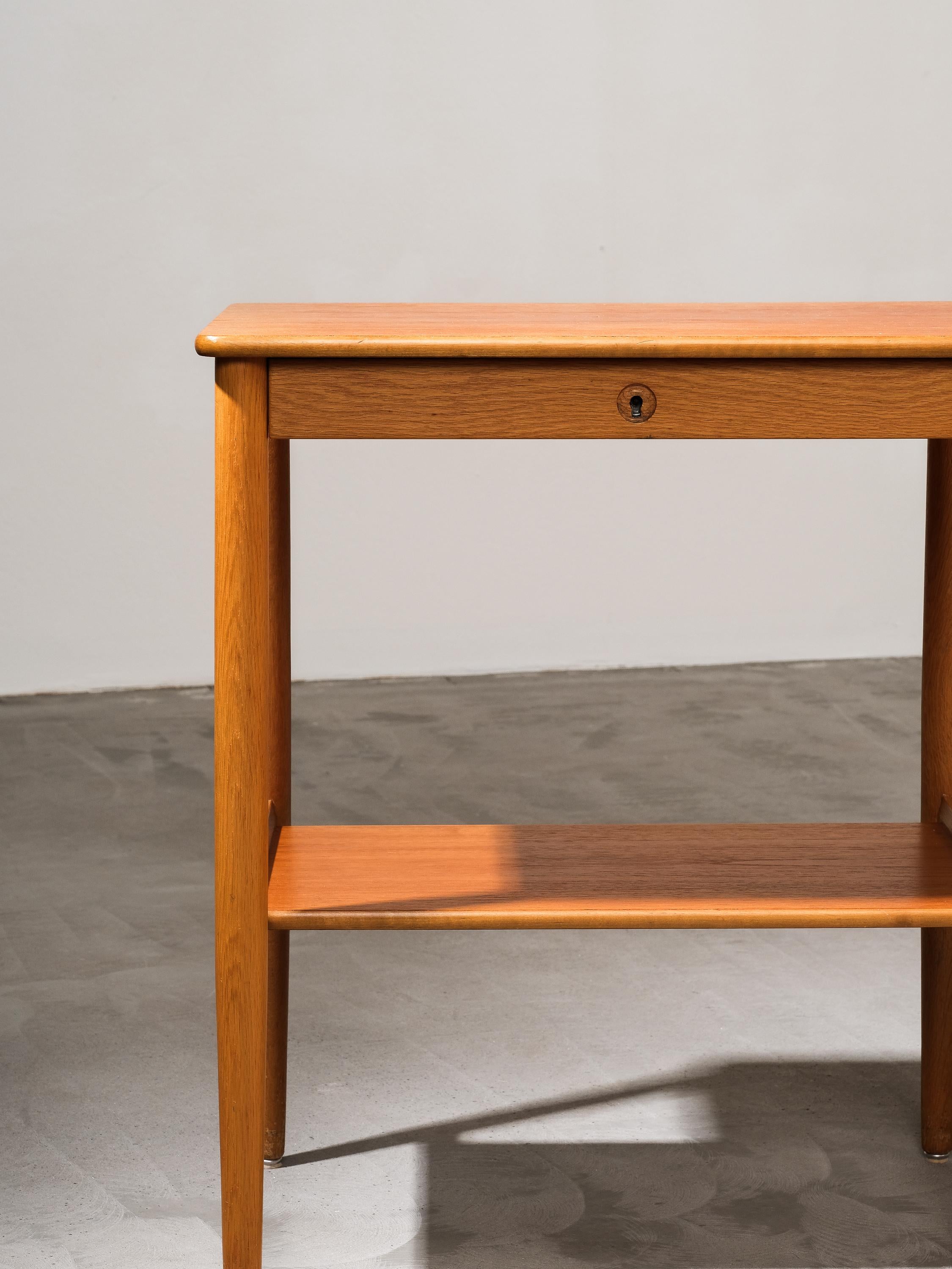 Tables de chevet en teck et chêne 