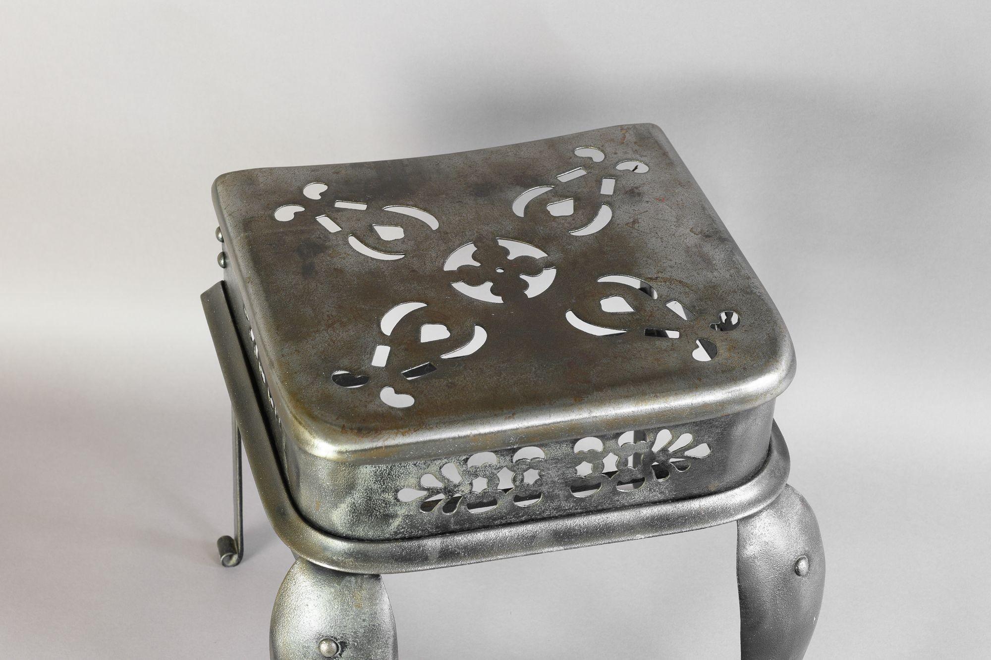 Steel Trivet Stand For Sale