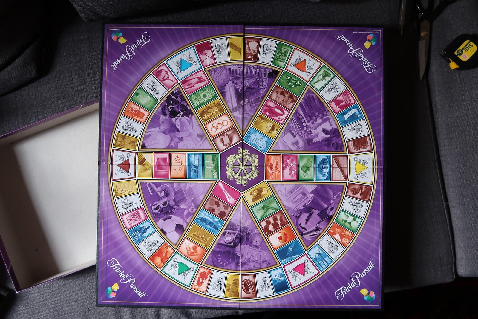 Trivial Pursuit Edition Genus - French Table Game of Knowledge and Fun - 2C03 For Sale 6