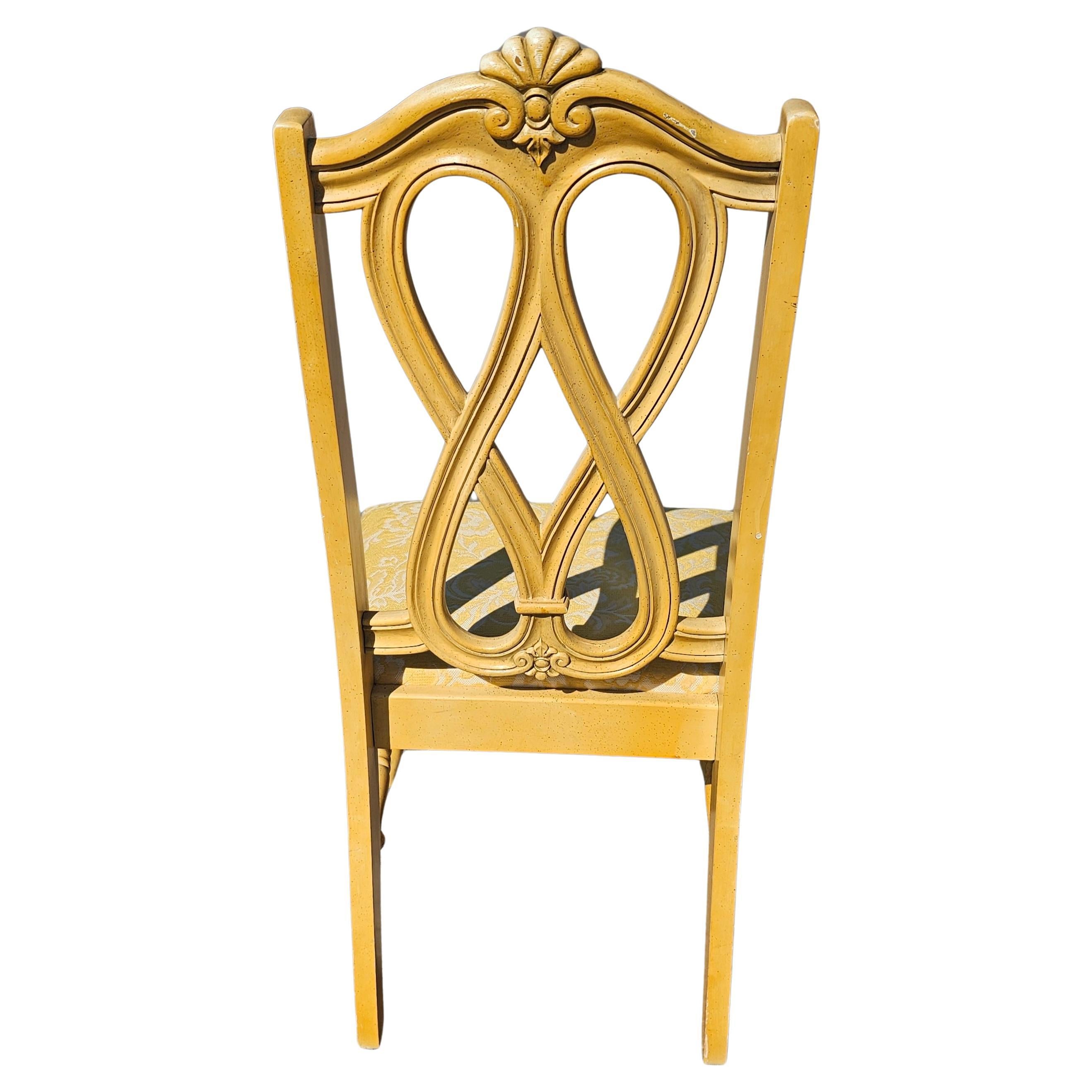 Tissu d'ameublement Chaise d'appoint Trogdon Furniture du milieu du siècle dernier en acajou peint et tapissée en vente