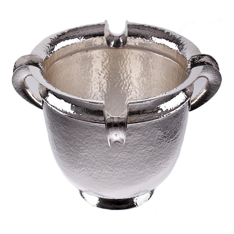 A shimmering sterling silver champagne bucket consummately handcrafted by the artisans of the Florentine silversmith atelier Pampaloni. Gianfranco and Francesco were inspired by Trojan silverware for this classic bucket that, like the other pieces