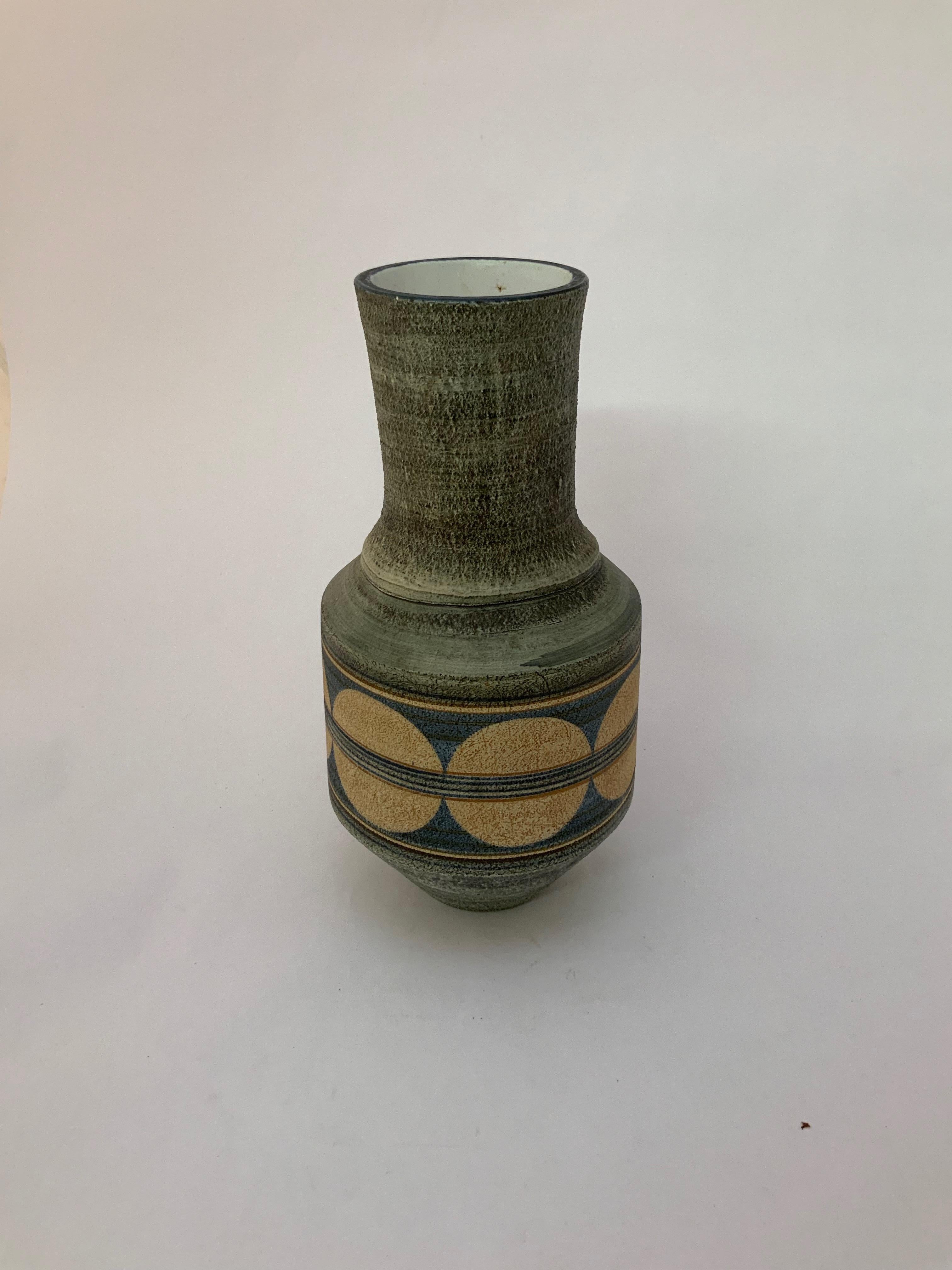 Mould cast vase by Troika, Cornwall, England. Fully signed, Troika, PB (Penny Broadribb). Broadribb worked for Troika in the 1970s. Very good condition with no visible chips, cracks, hairlines, crazing or restorations.

Measures: Approximately 5