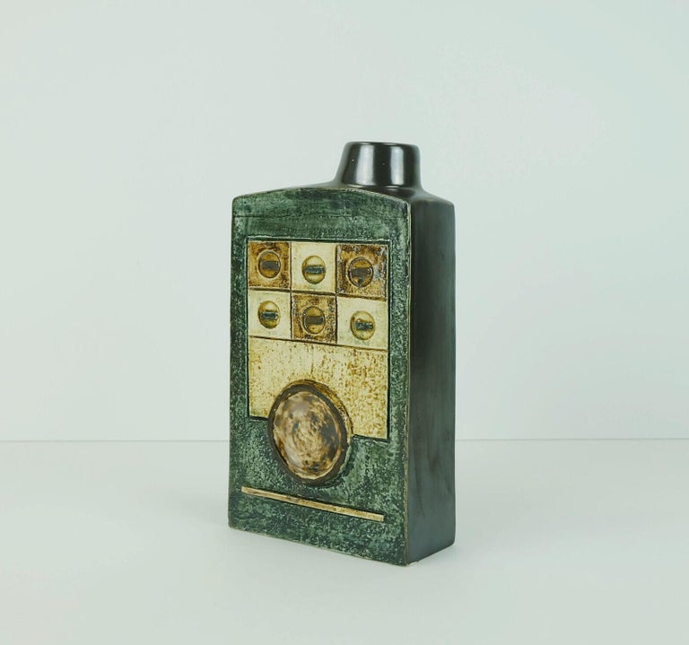 Troika Chimney Vase Cornwall Pottery Signed LJ Louise Jinks For Sale at