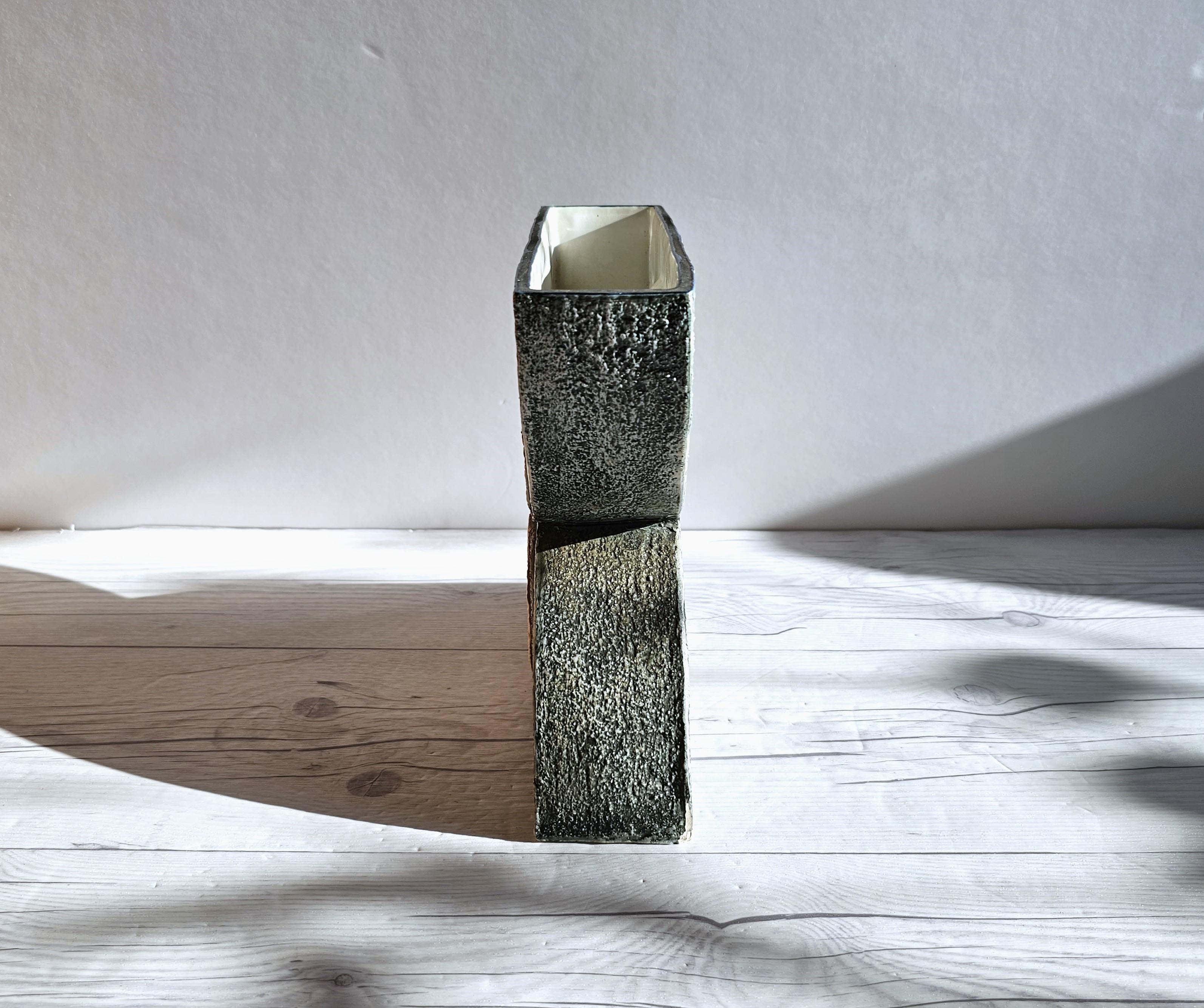 Troika Studio Pottery, Louise Jinks, Modernist Anvil Vase, Sgraffito Décor 1
