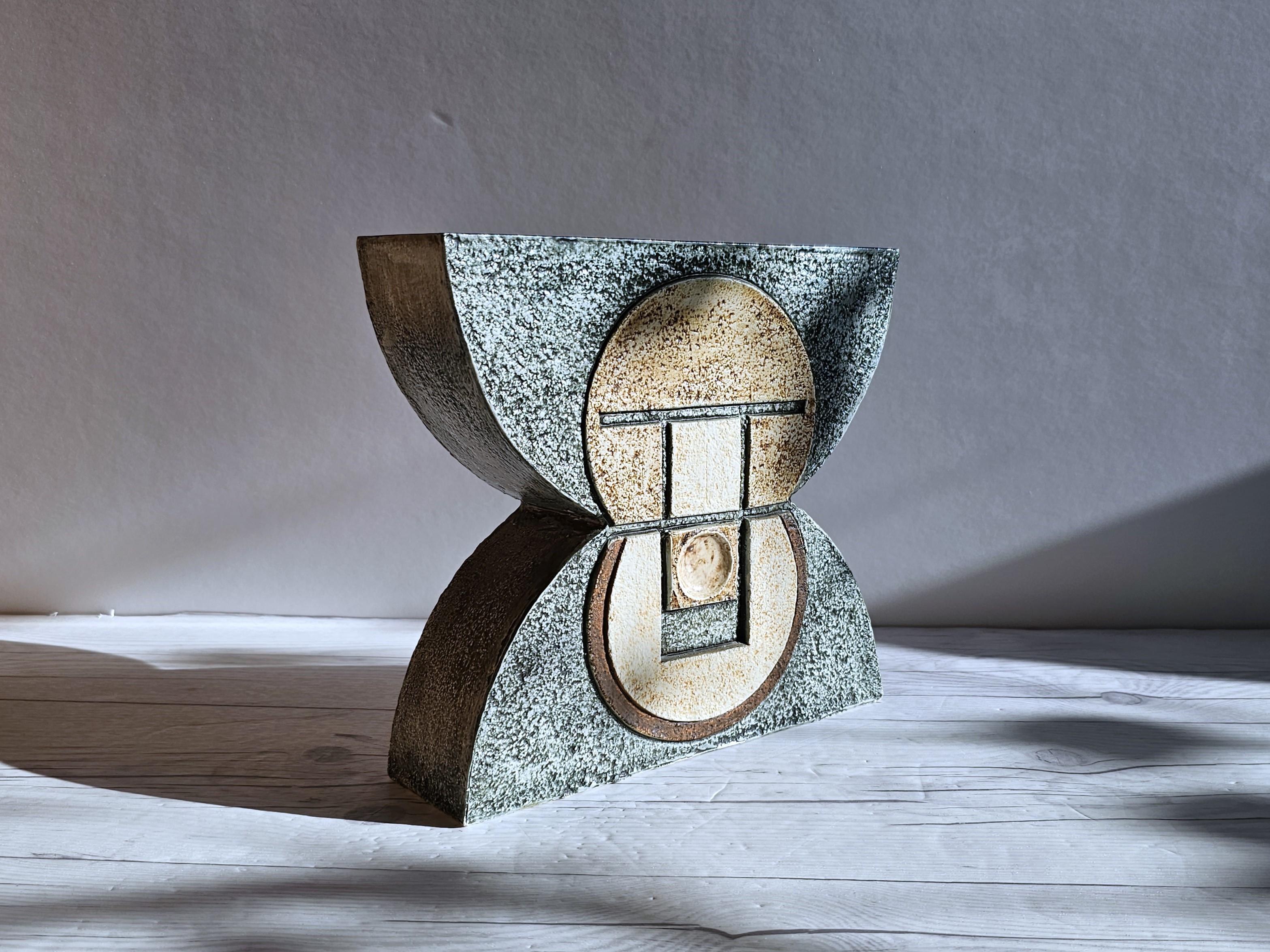 Troika Studio Pottery, Louise Jinks, Modernist Anvil Vase, Sgraffito Décor 2