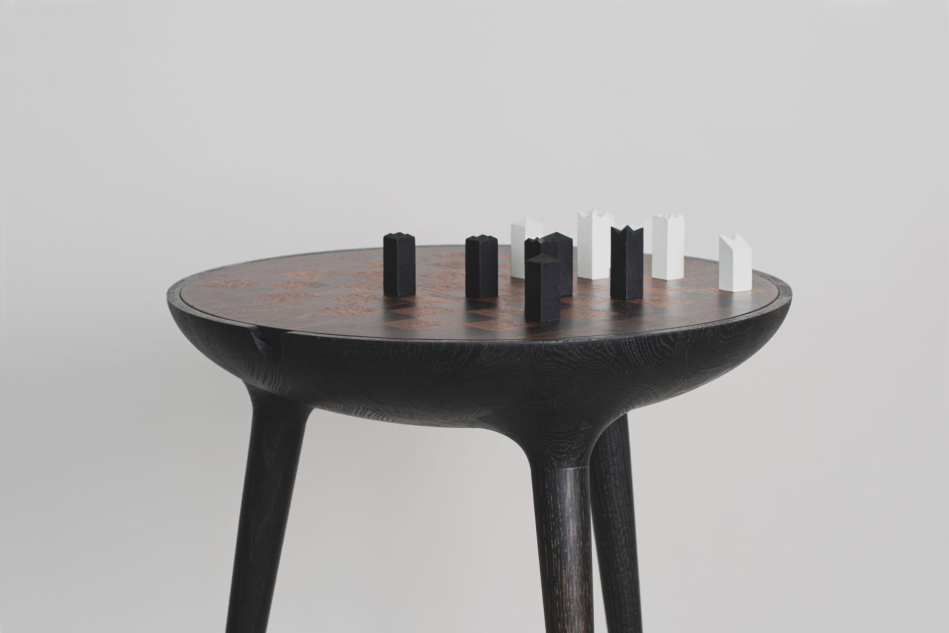 Concrete Trojan XXI Chess Table & Set (Black) For Sale