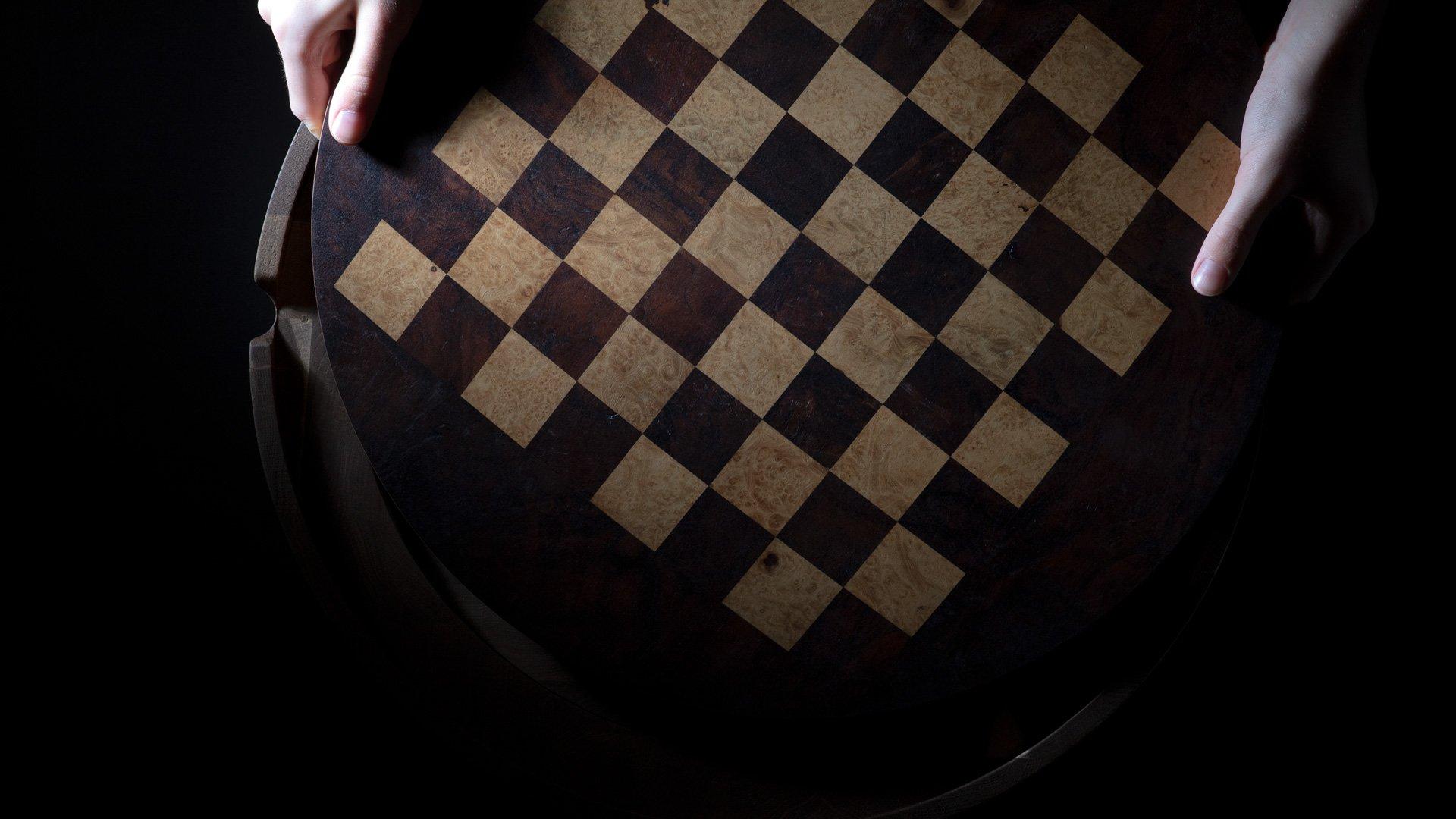 Table et jeu d'échecs Trojan XXI en vente 3