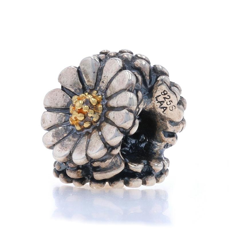 Prezzo al dettaglio: $545

Marchio: Trollbeads
Design:  Margherita
Numero di stile:  41816

Contenuto metallico: Argento Sterling e oro giallo 18k

Tema: Fiore

Misure

Altezza: 5/8