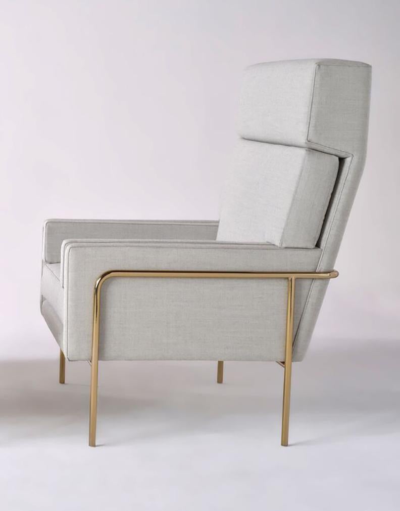 Akin to a tailored three-piece suit, the Trolley Lounge chair’s upholstered pieces are nestled in a determined, yet elegant frame. This setting forms an uncompromising seating environment. Also available in a high back version for a more formal and
