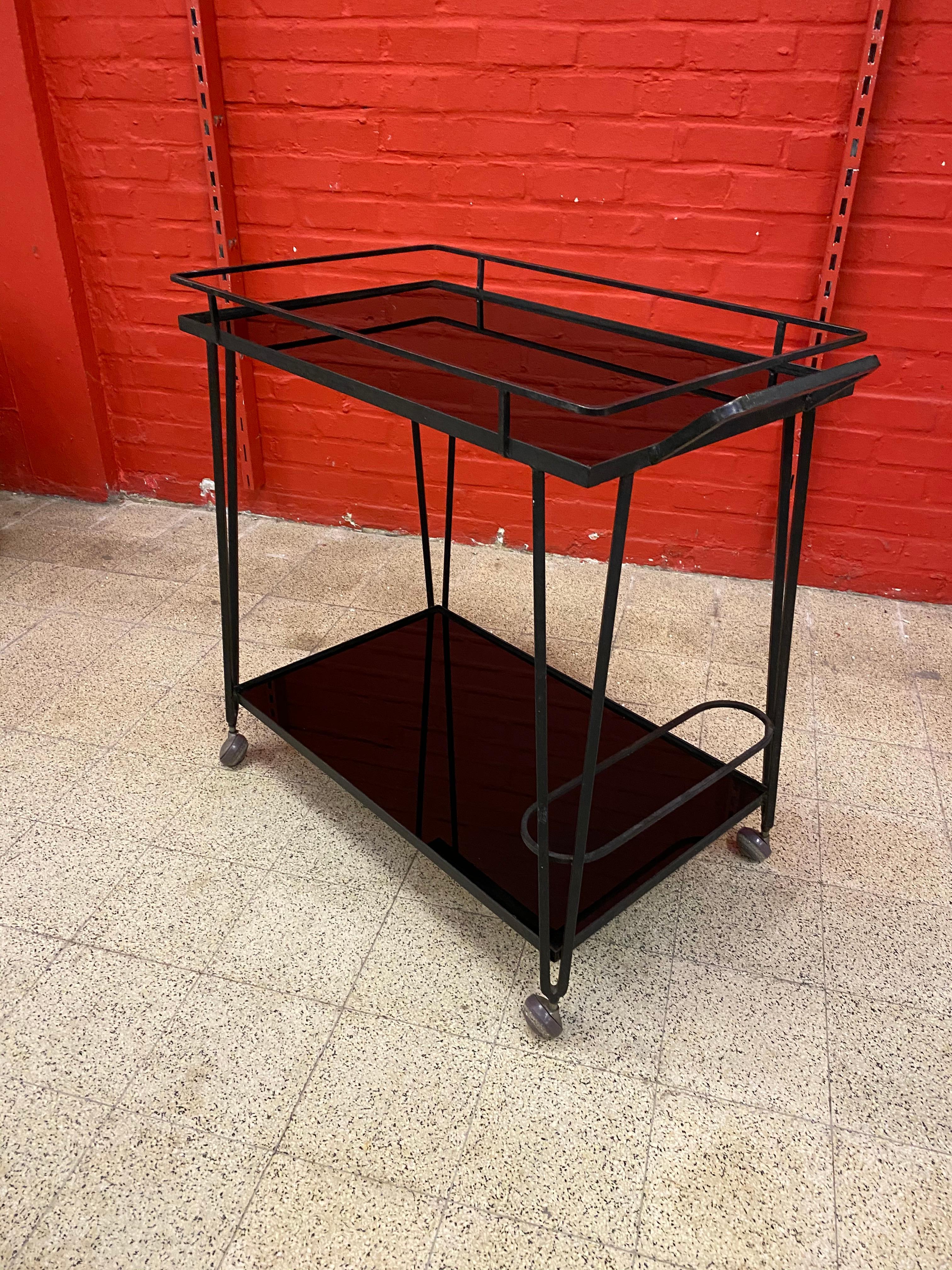 Trolley or rolling bar cart in lacquered wrought iron, trays in black opaline (marbrite) circa 1950
small chip on the edge of the lower plate, not visible when the plate is placed.