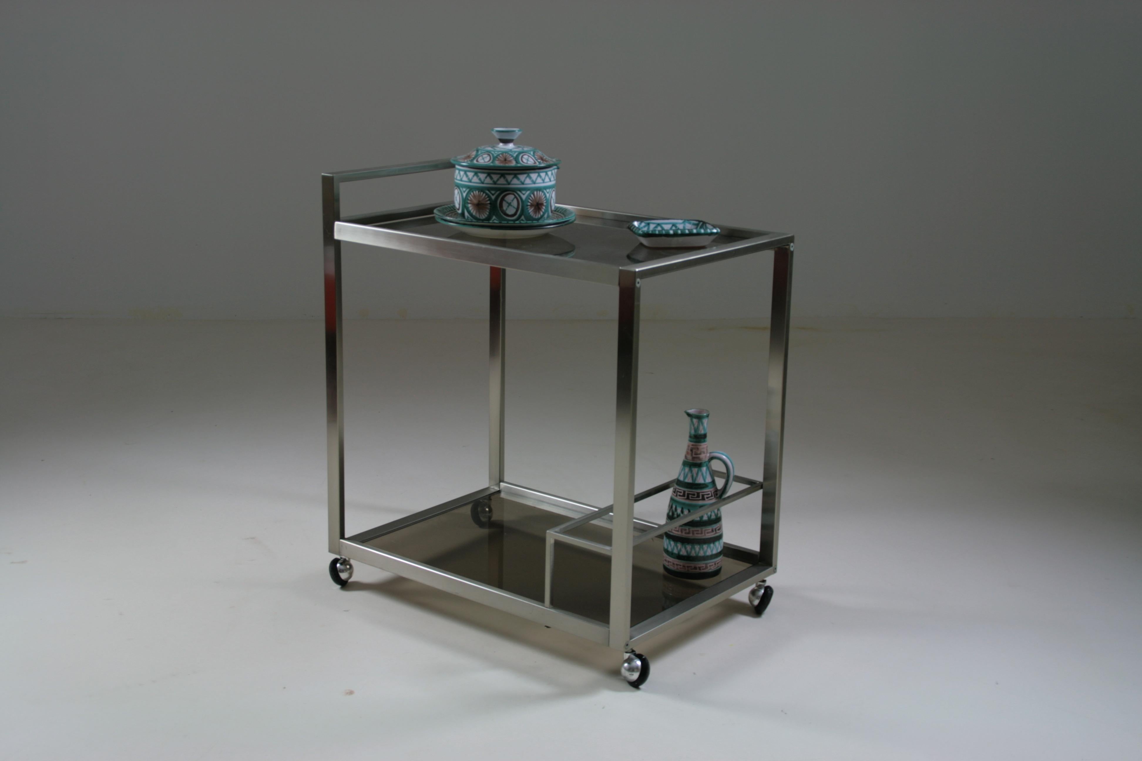 Chariot ou serveur en métal brossé et verre fumé, Italie, années 1970 en vente 9