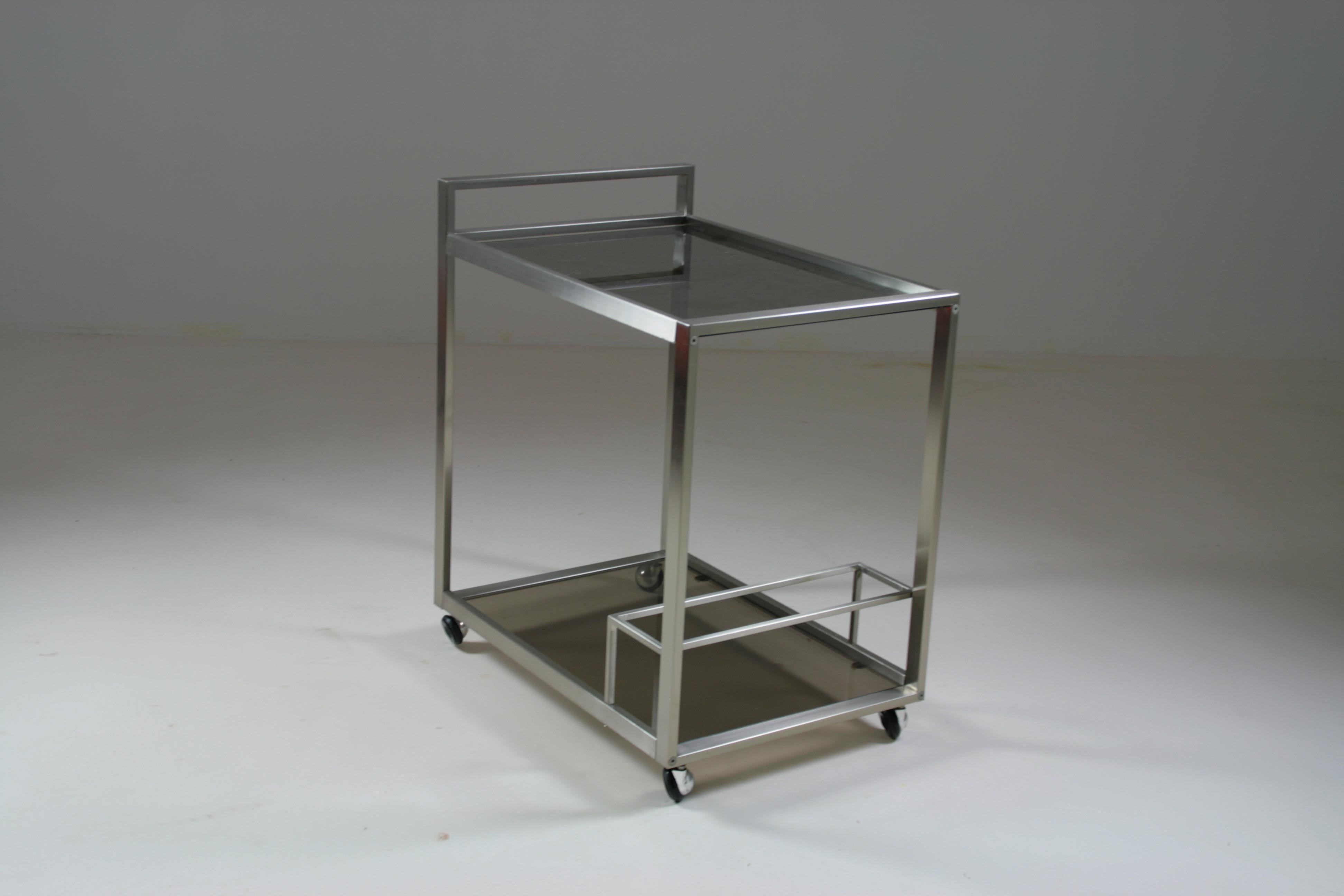 Verre Chariot ou serveur en métal brossé et verre fumé, Italie, années 1970 en vente