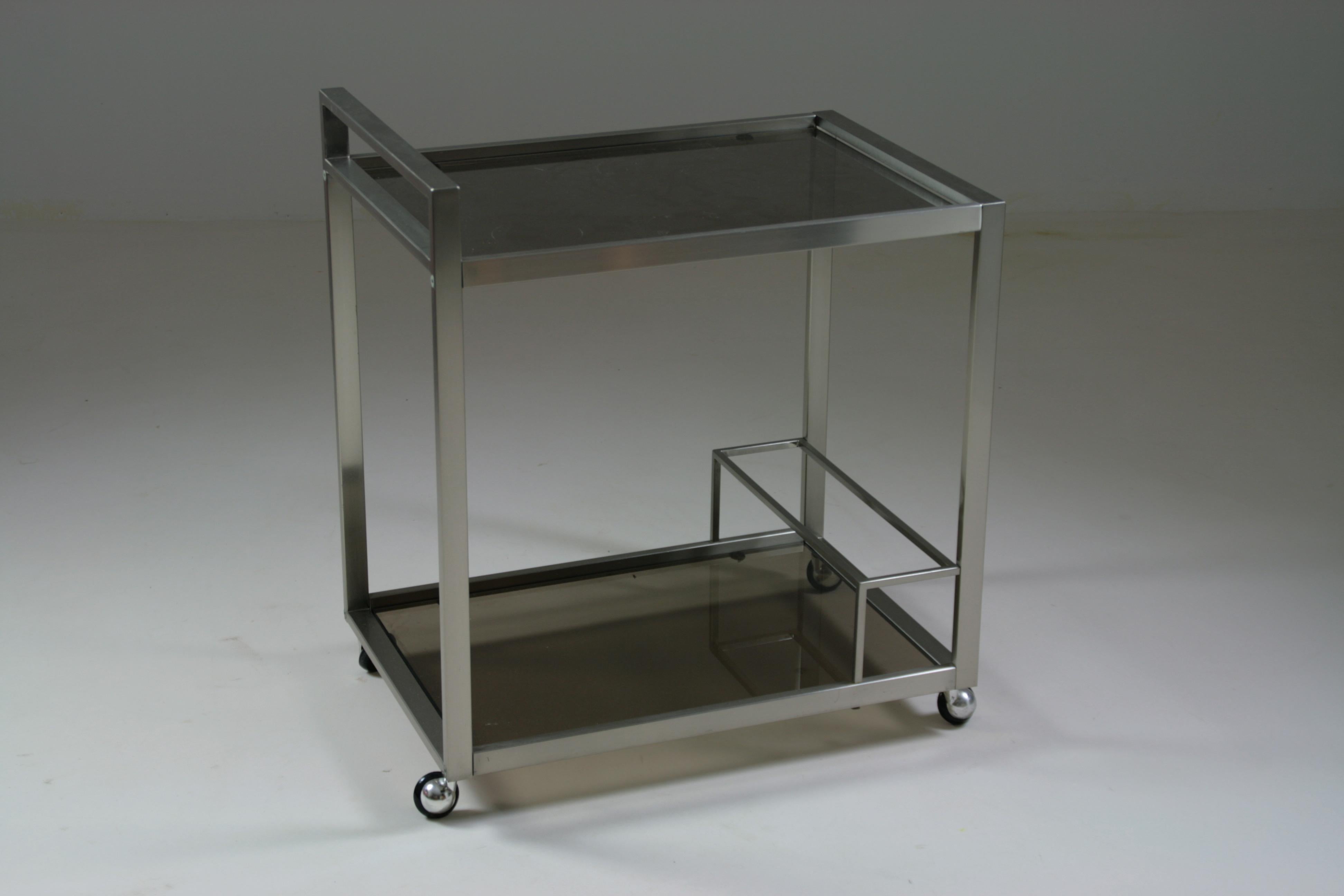 Chariot ou serveur en métal brossé et verre fumé, Italie, années 1970 en vente 3