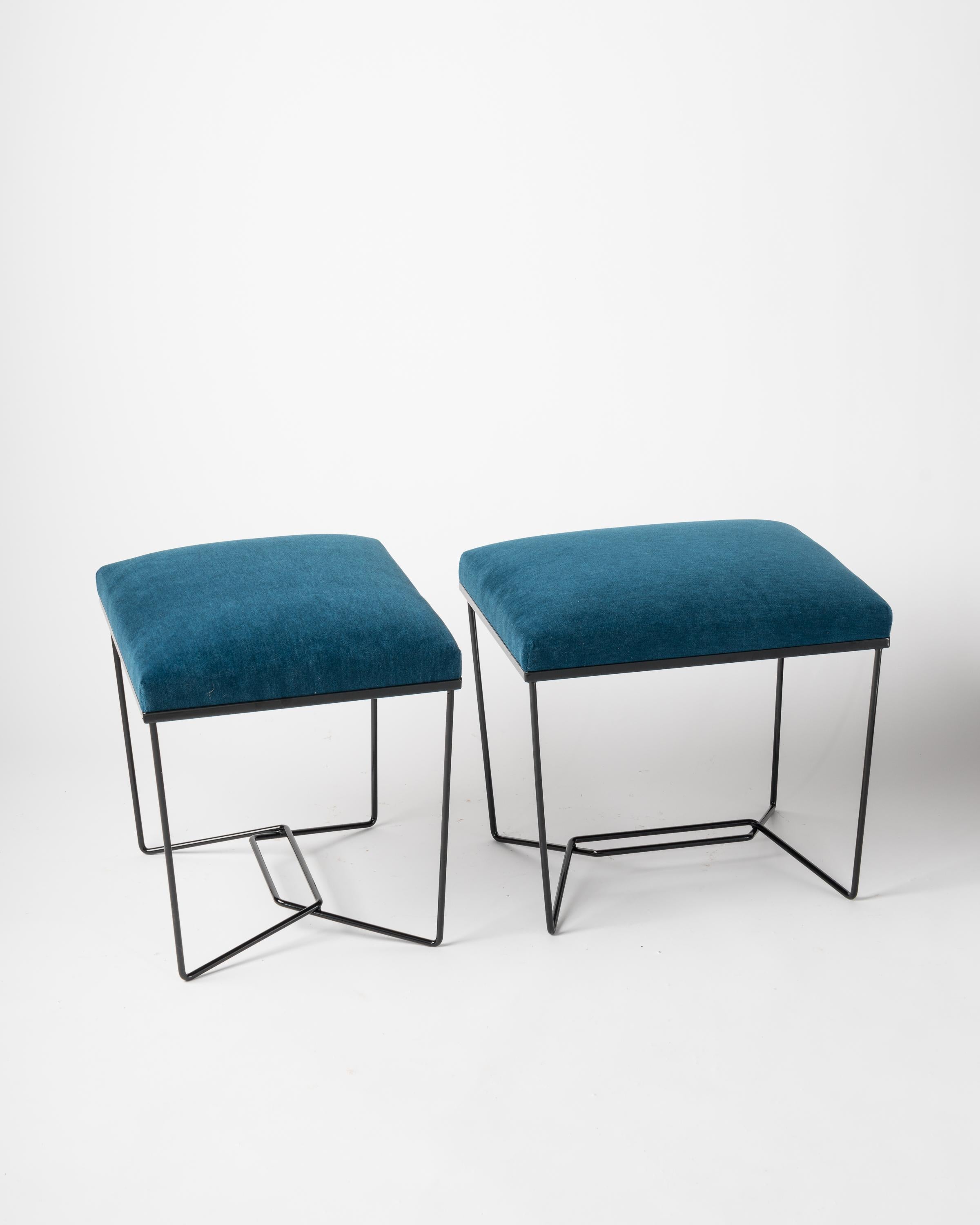 Français Bancs « Trombone » en émail noir et mohair bleu de Facto Atelier, France, 2020 en vente