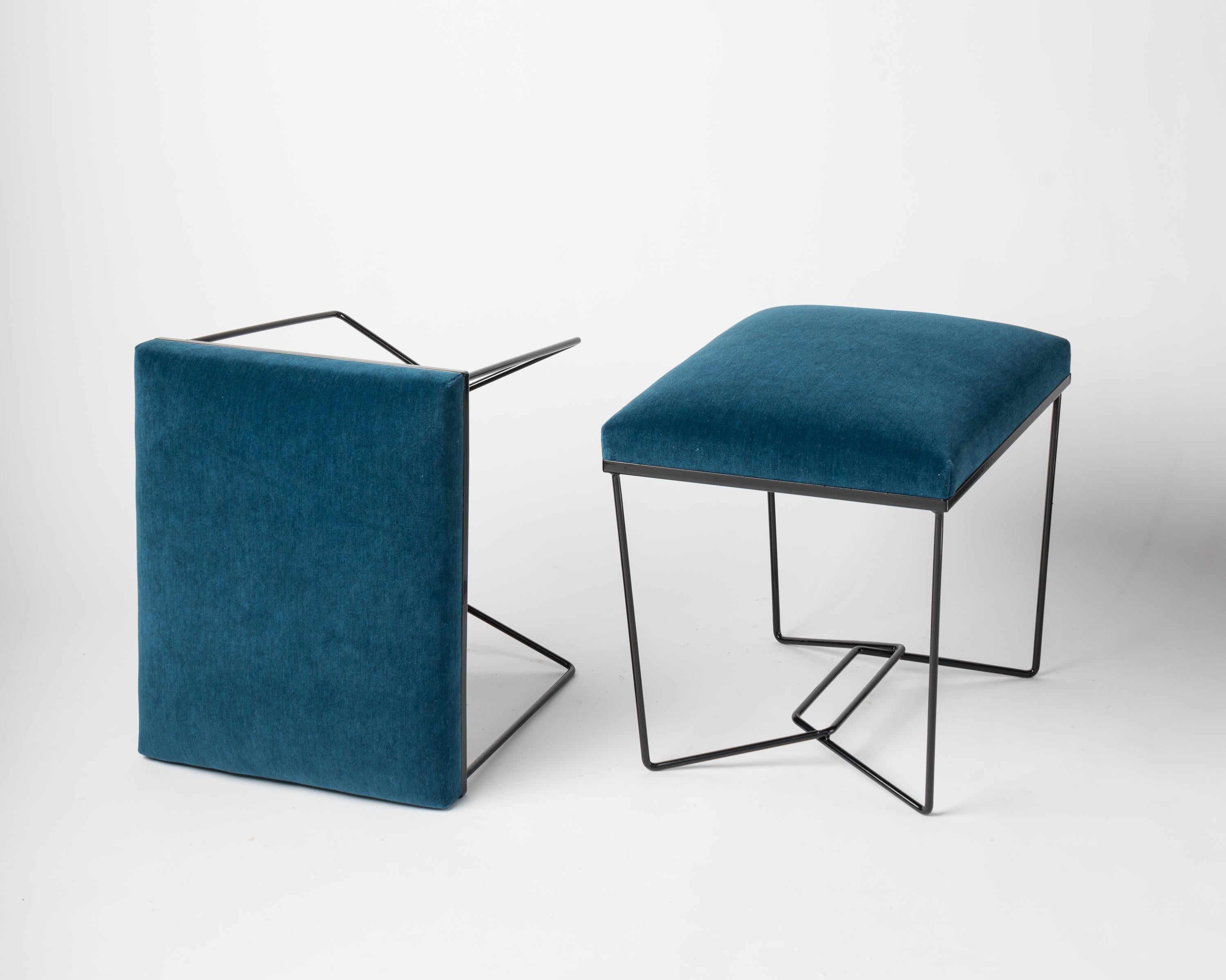 XXIe siècle et contemporain Bancs « Trombone » en émail noir et mohair bleu de Facto Atelier, France, 2020 en vente