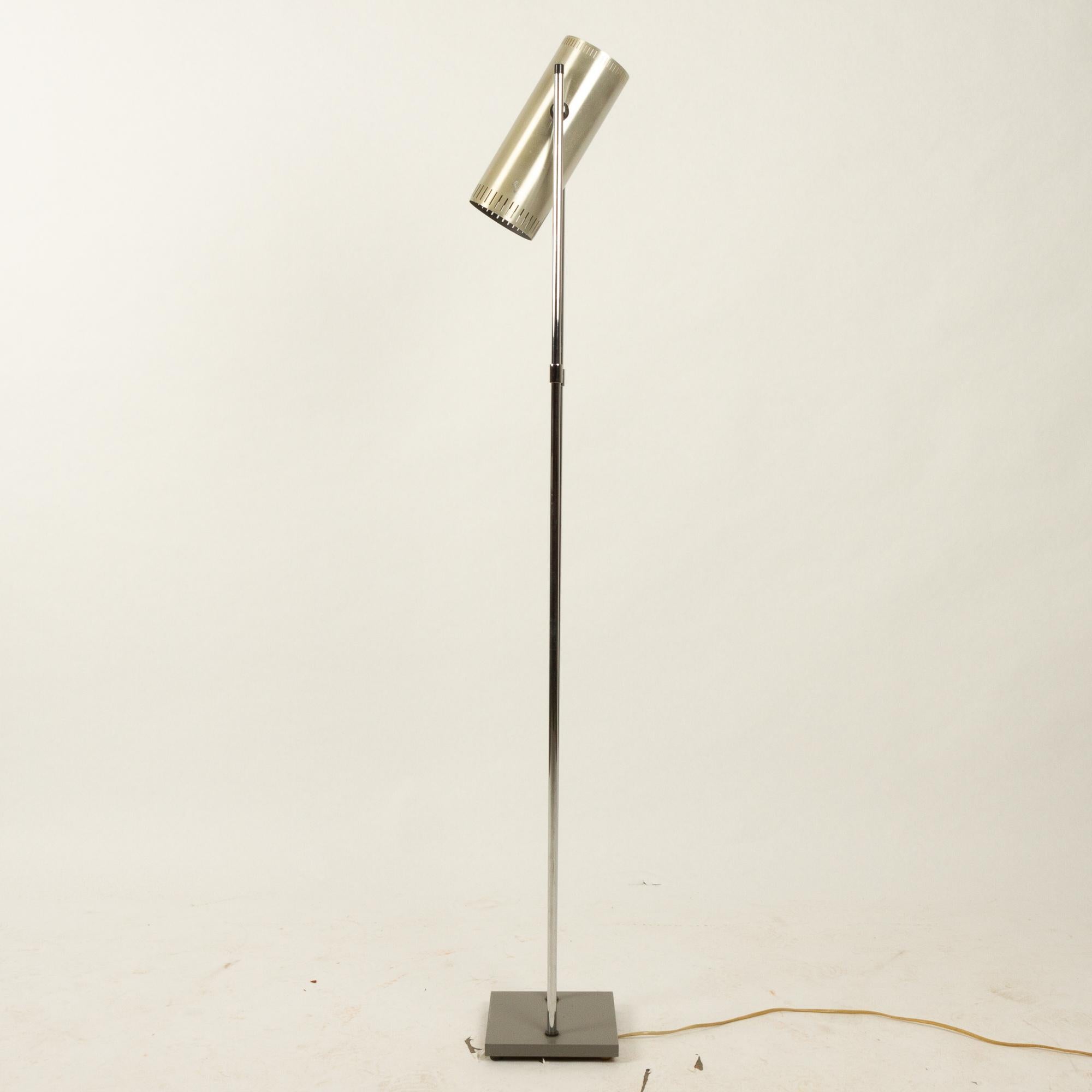 Trombone floor lamp by Jo Hammerborg for Fog & Mørup, 1960s.
Danish Mid-Century Modern tall floor lamp in lacquered aluminium and chrome. Cylindrical head with row of slits along bottom and top. Switch on top. Angel of head is adjustable. Two