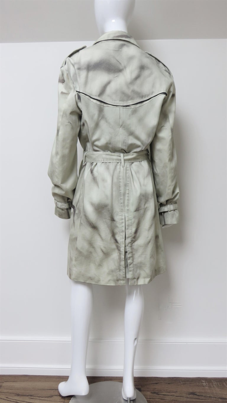 Trompe L'oeil Oversize Belted Trench Coat For Sale at 1stDibs | moschino  trompe de l'oeil trench coat, elle driver trench coat, love moschino jacket