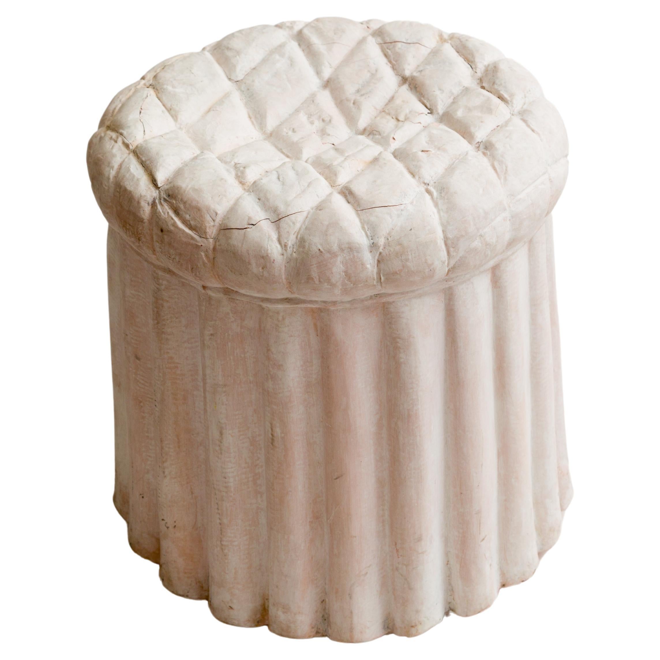 Moulé Tabouret d'ottomane en plâtre drapé en trompe l'oeil d'après Serge Roche en vente
