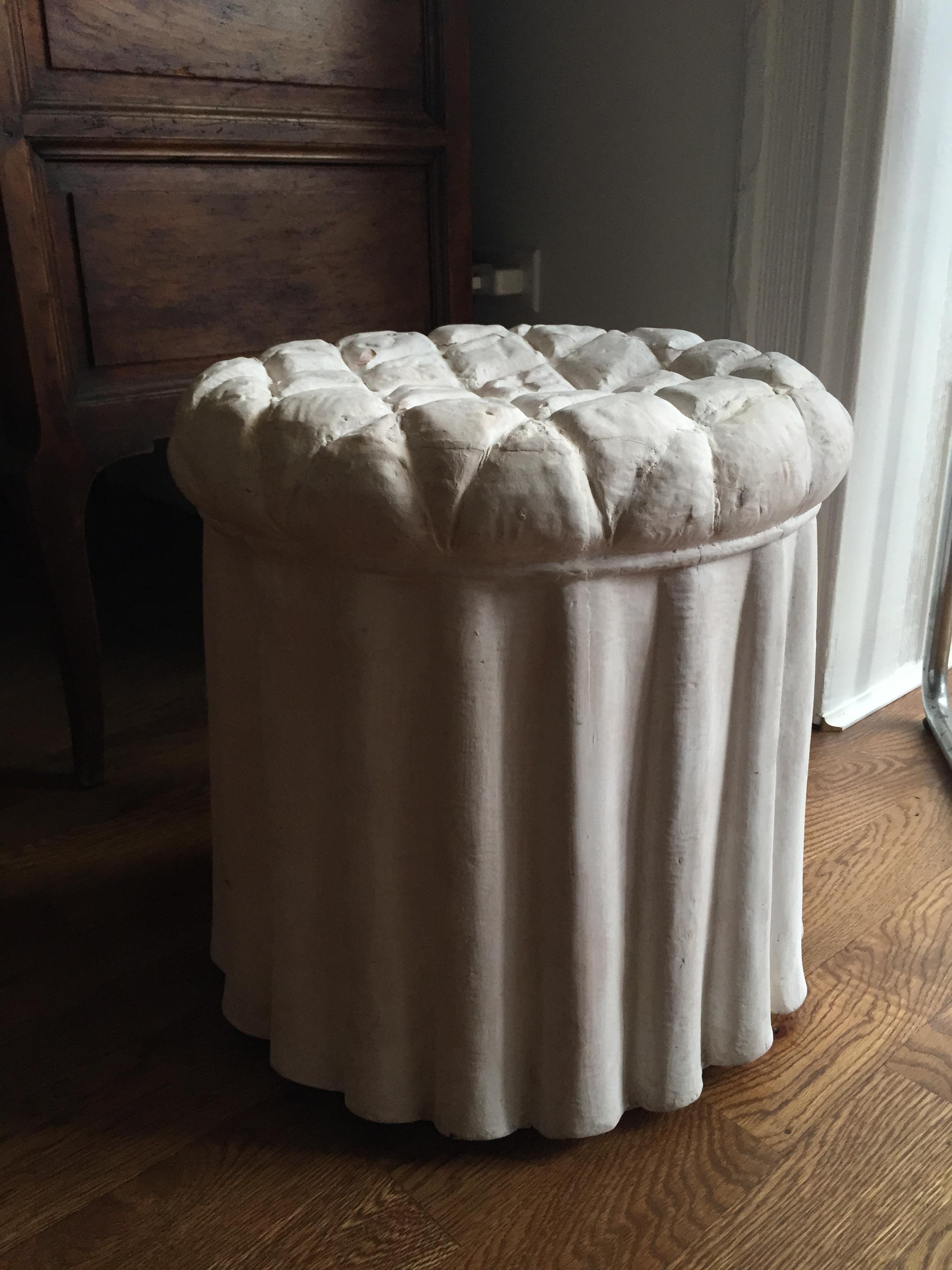 20ième siècle Tabouret d'ottomane en plâtre drapé en trompe l'oeil d'après Serge Roche en vente