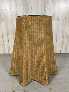 Tavolino "fantasma" in vimini con drappeggio Trompe L'oeil