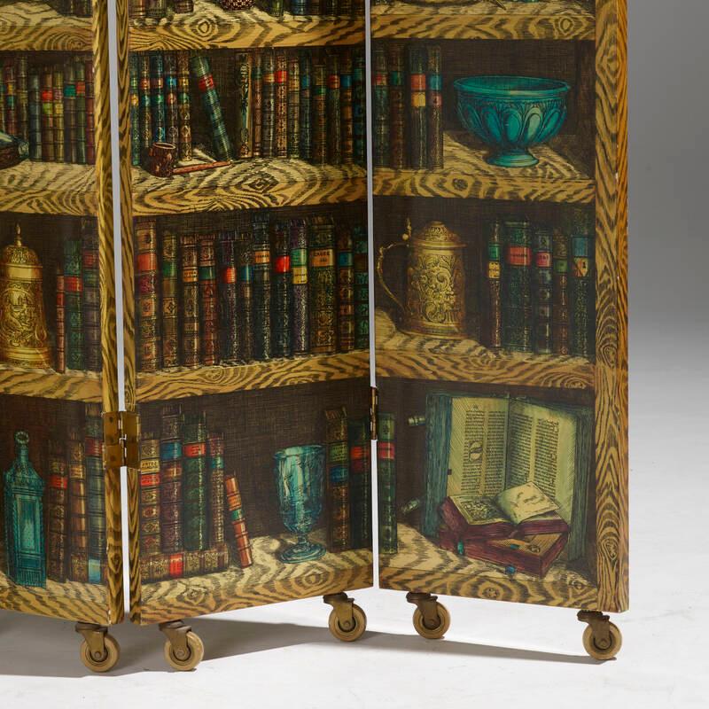 paravento a quattro pannelli di Piero Fornasetti stampato a trasferimento litografico e laccato in legno trompe L'oeil 