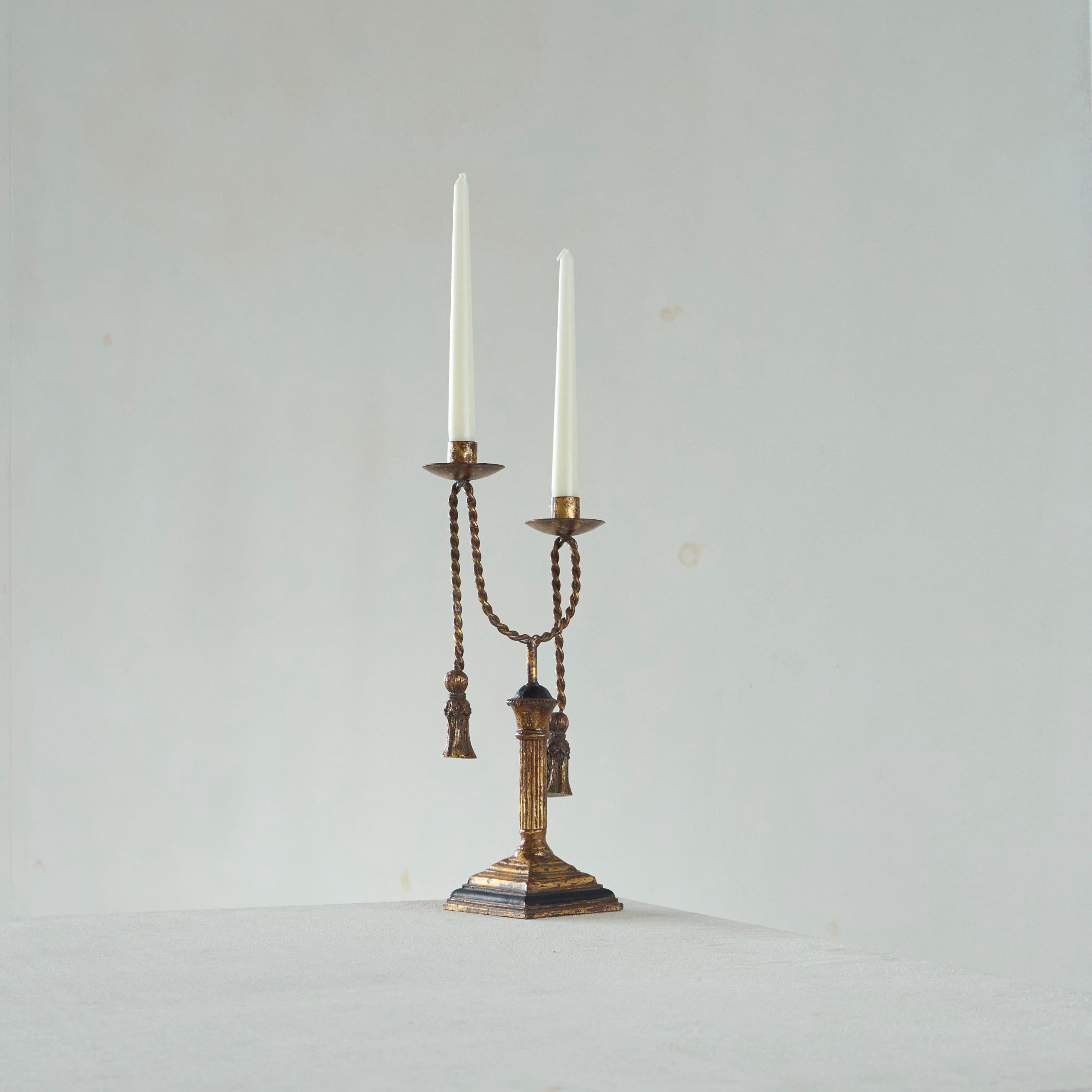 Trompe-l'œil Neoclásico Candelabro de cuerda y borla Años 70 en venta 1